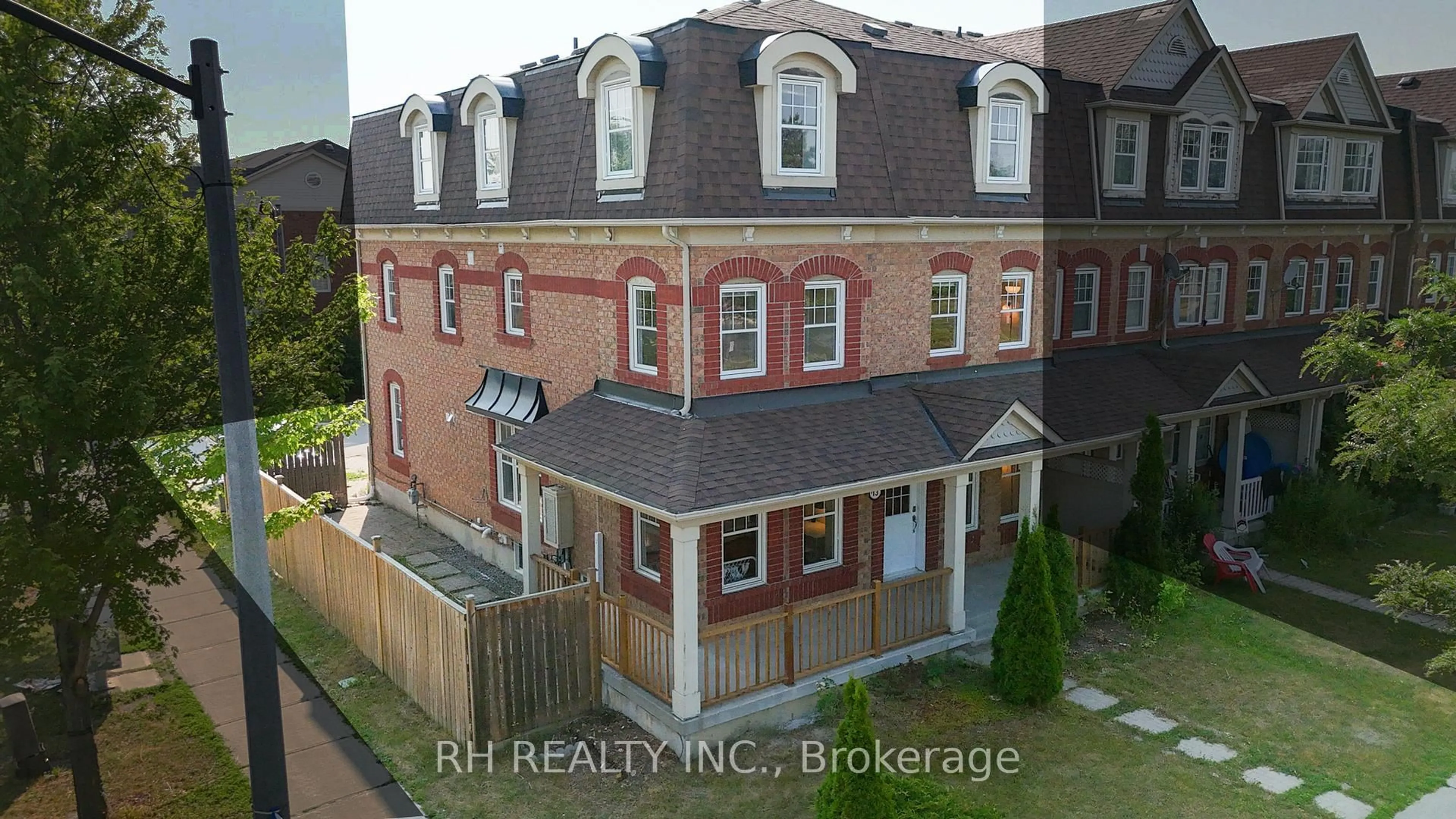 A pic from outside/outdoor area/front of a property/back of a property/a pic from drone, building for 13 Rouge River Dr, Toronto Ontario M1B 6J4