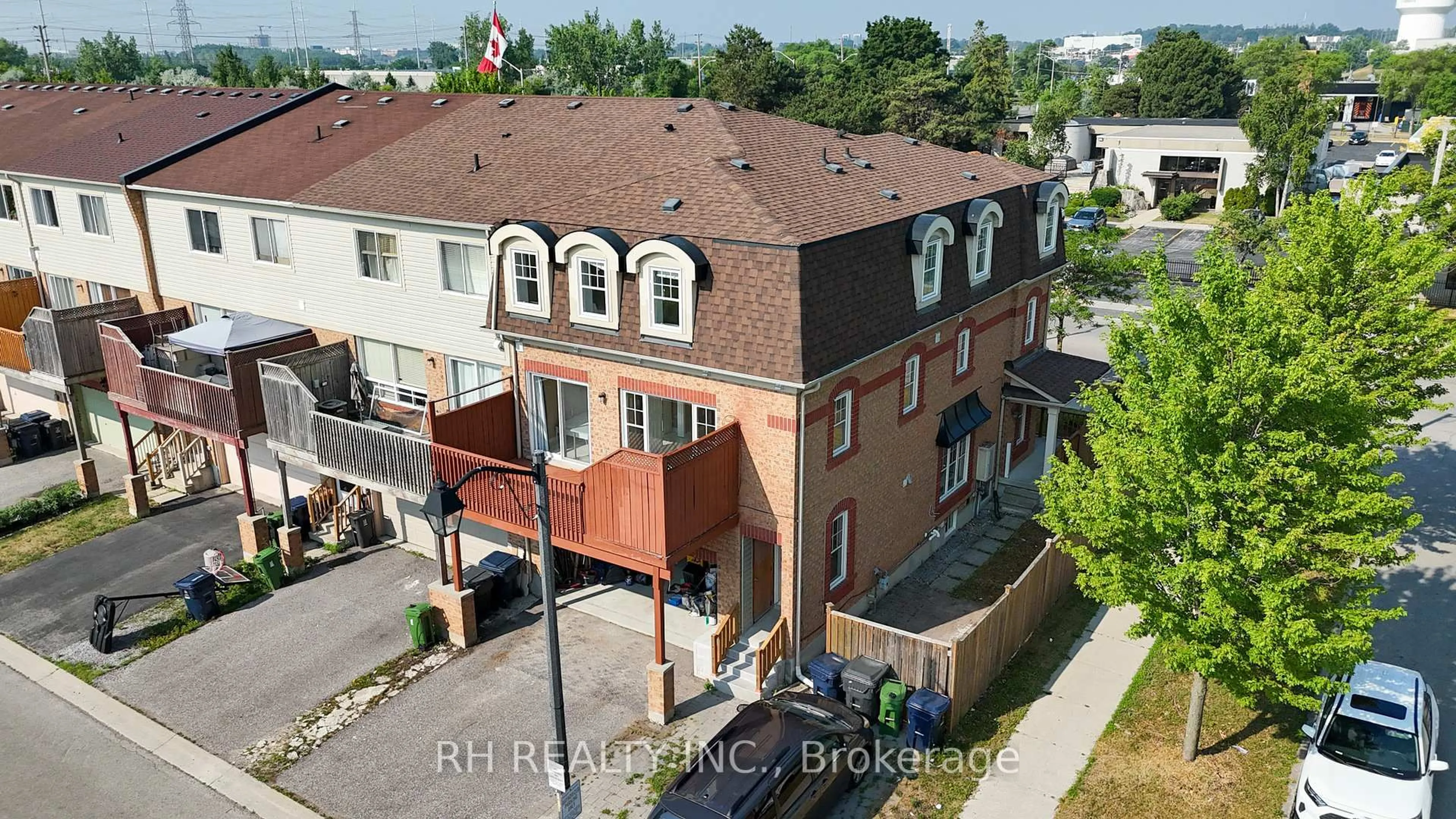 A pic from outside/outdoor area/front of a property/back of a property/a pic from drone, city buildings view from balcony for 13 Rouge River Dr, Toronto Ontario M1B 6J4