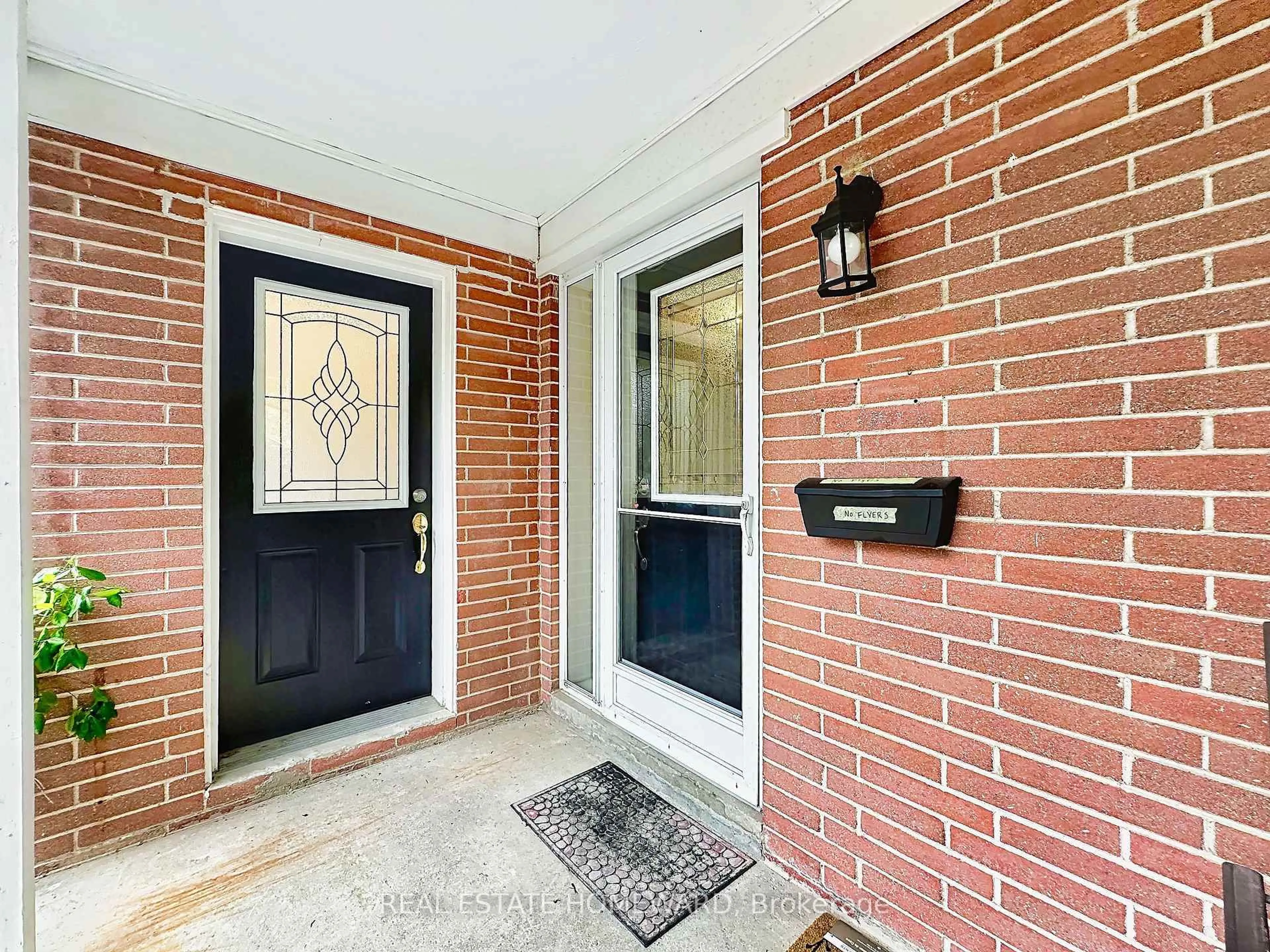 Indoor entryway for 55 Emmeline Cres, Toronto Ontario M1S 1L1