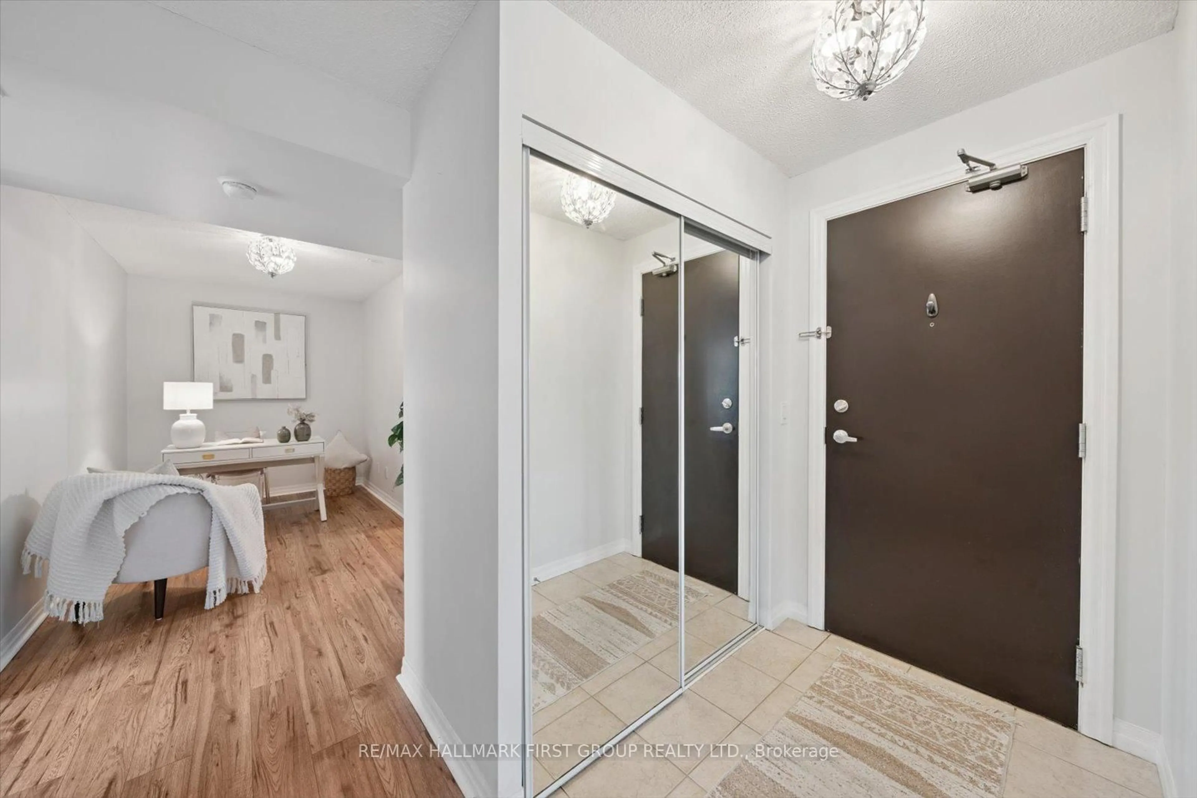Indoor entryway for 1600 Charles St #512, Whitby Ontario L1N 0G4