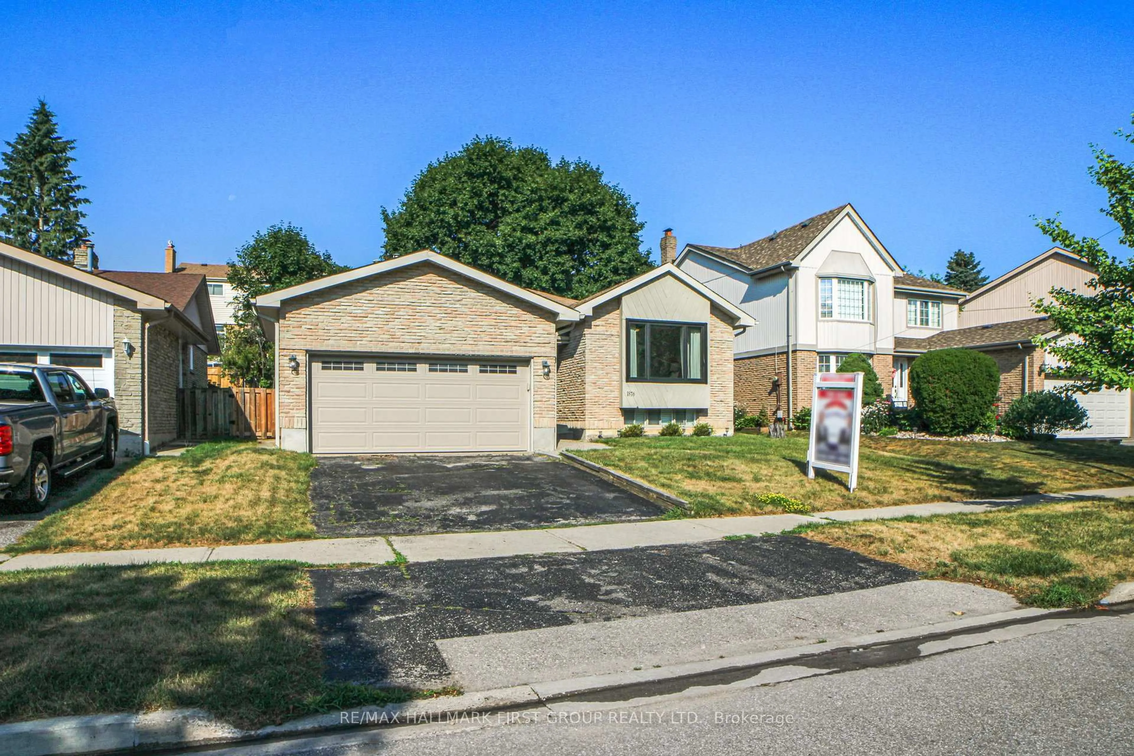 Home with vinyl exterior material, street for 1876 New St, Pickering Ontario L1V 3M1
