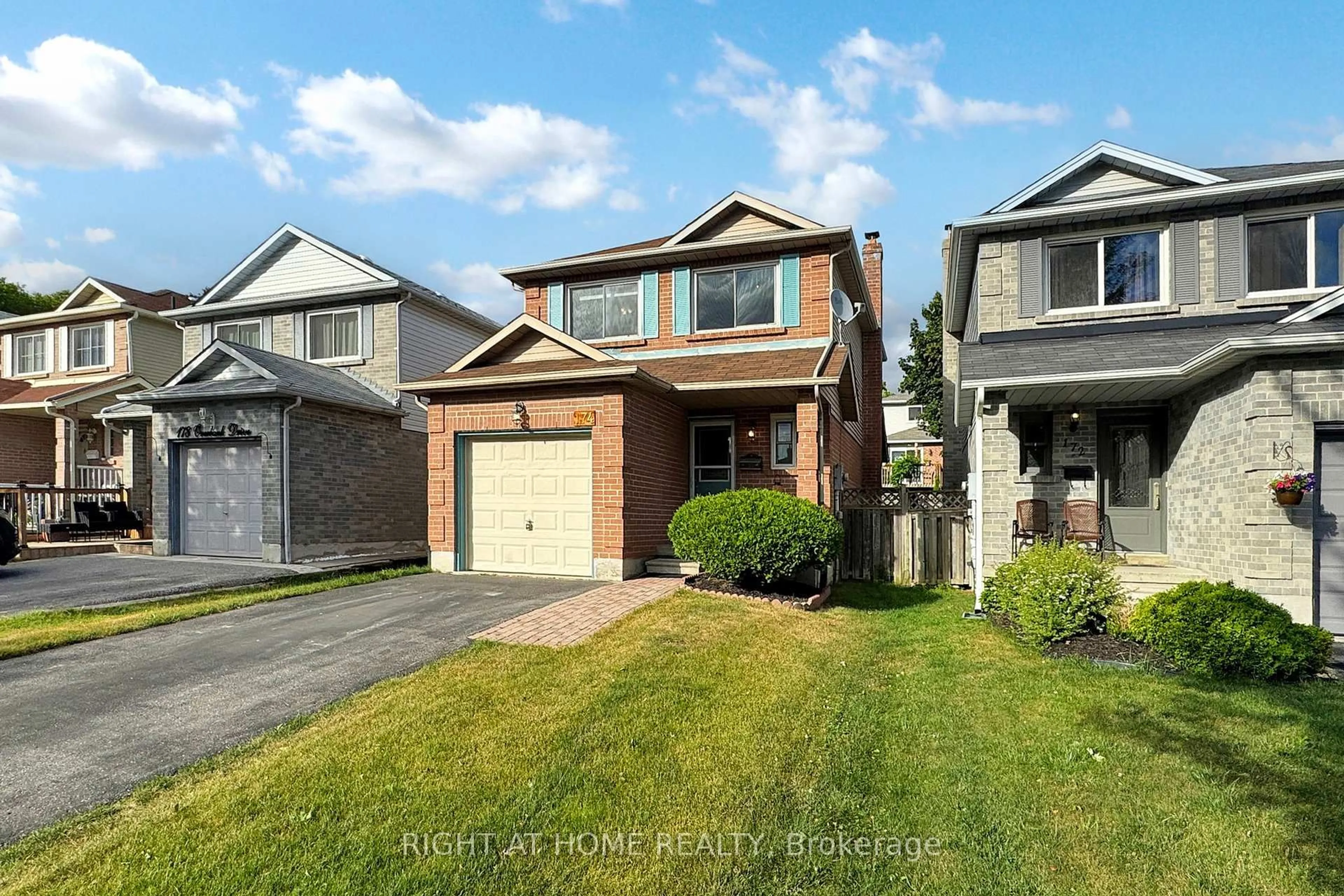 Unknown for 174 Overbank Dr, Oshawa Ontario L1J 7Y5
