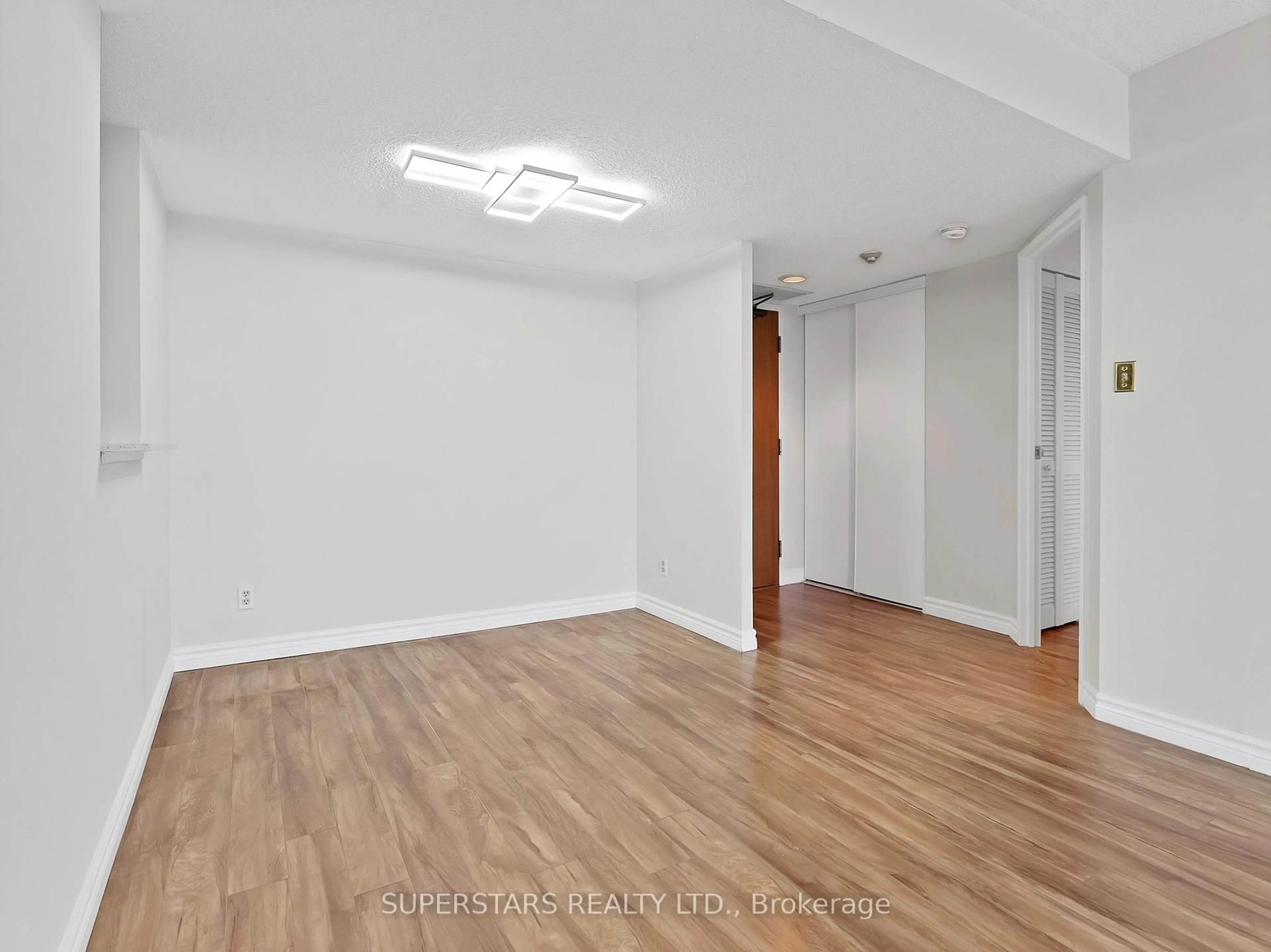 A pic of a room for 150 Alton Towers Circ #409, Toronto Ontario M1V 4X7