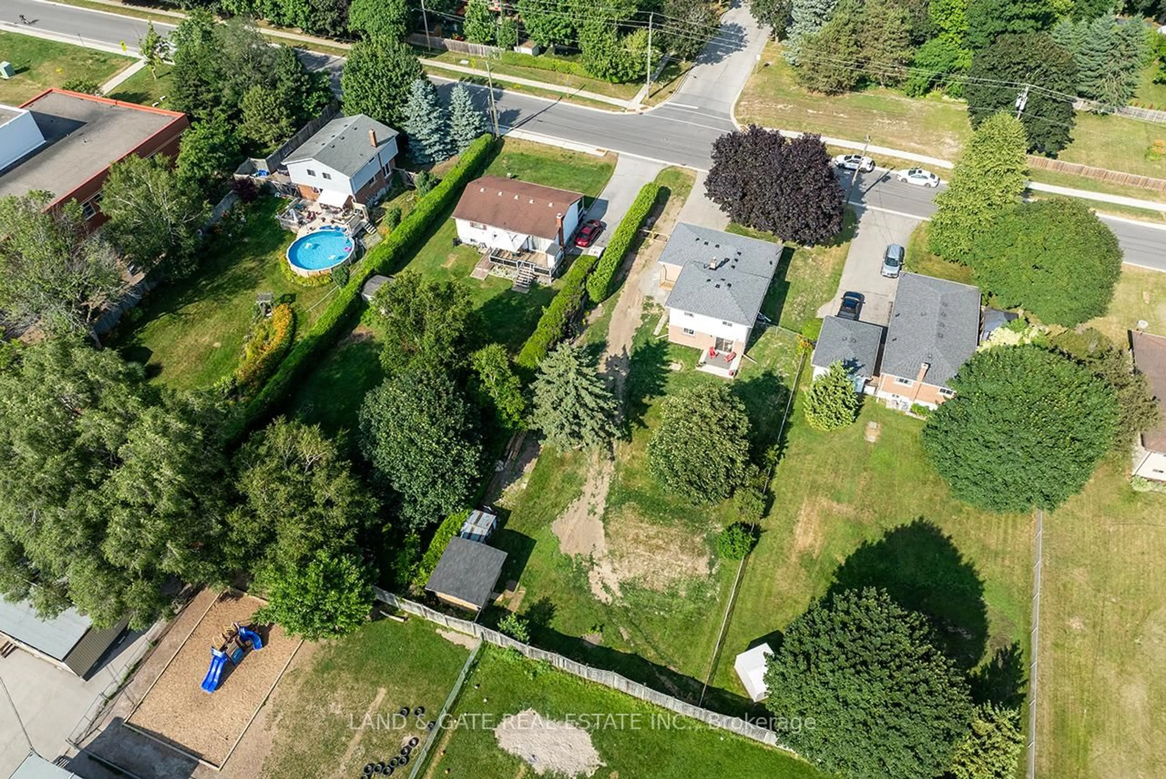 A pic from outside/outdoor area/front of a property/back of a property/a pic from drone, street for 1496 Rudell Rd, Clarington Ontario L1B 1E1
