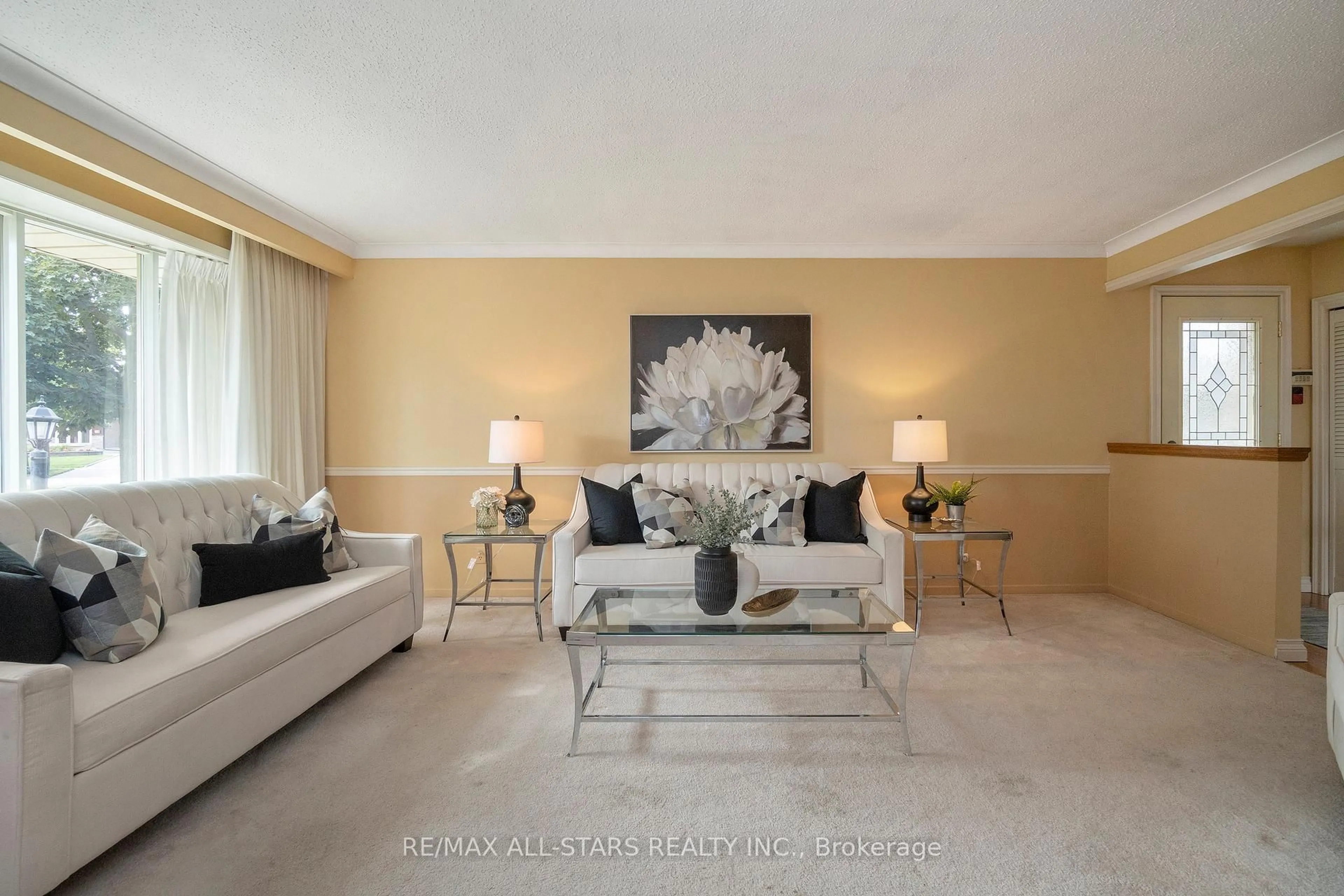 Living room with furniture, unknown for 24 Ensign Pl, Toronto Ontario M1G 2R1