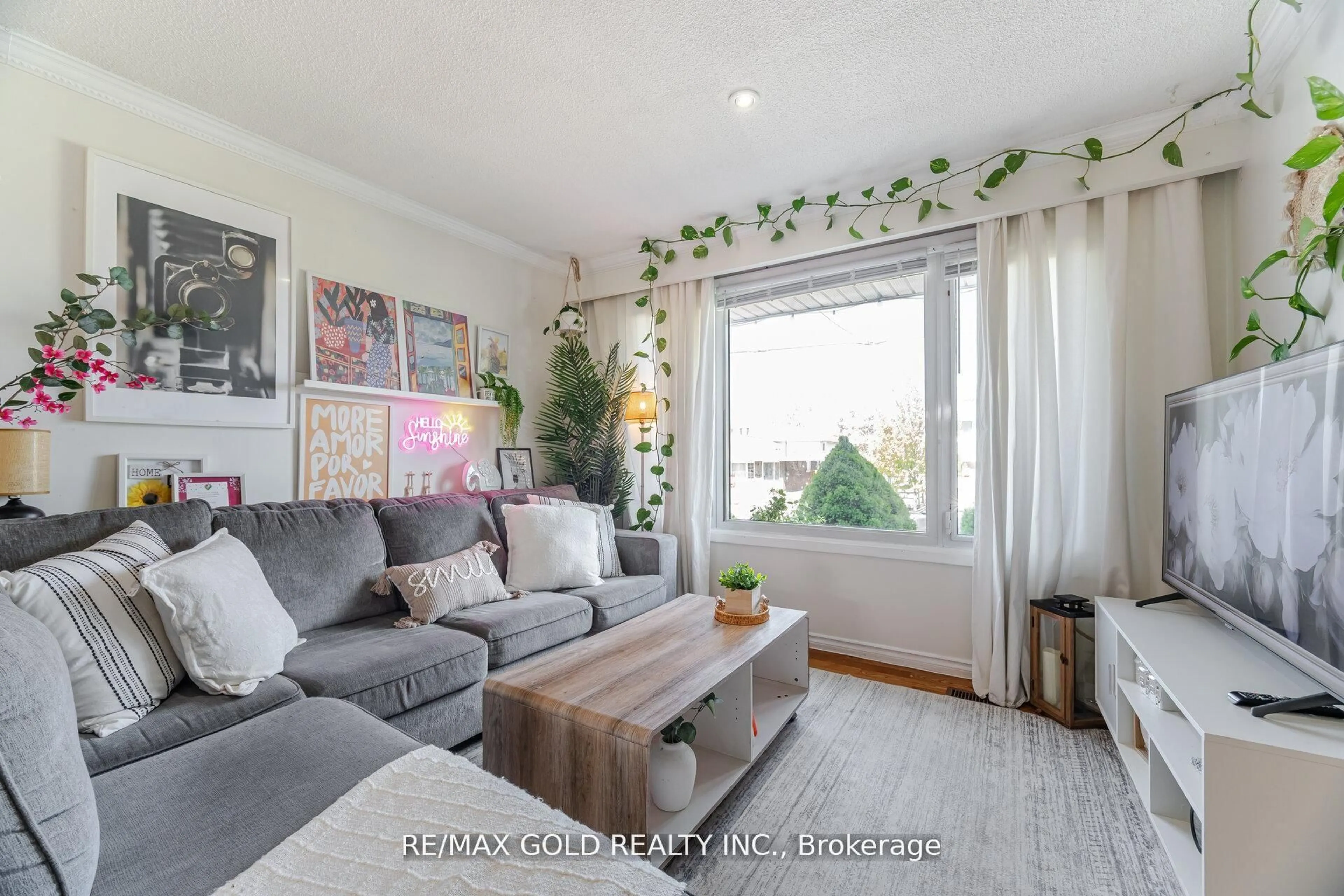 Living room with furniture, wood/laminate floor for 232 Durham St, Oshawa Ontario L1J 5R3