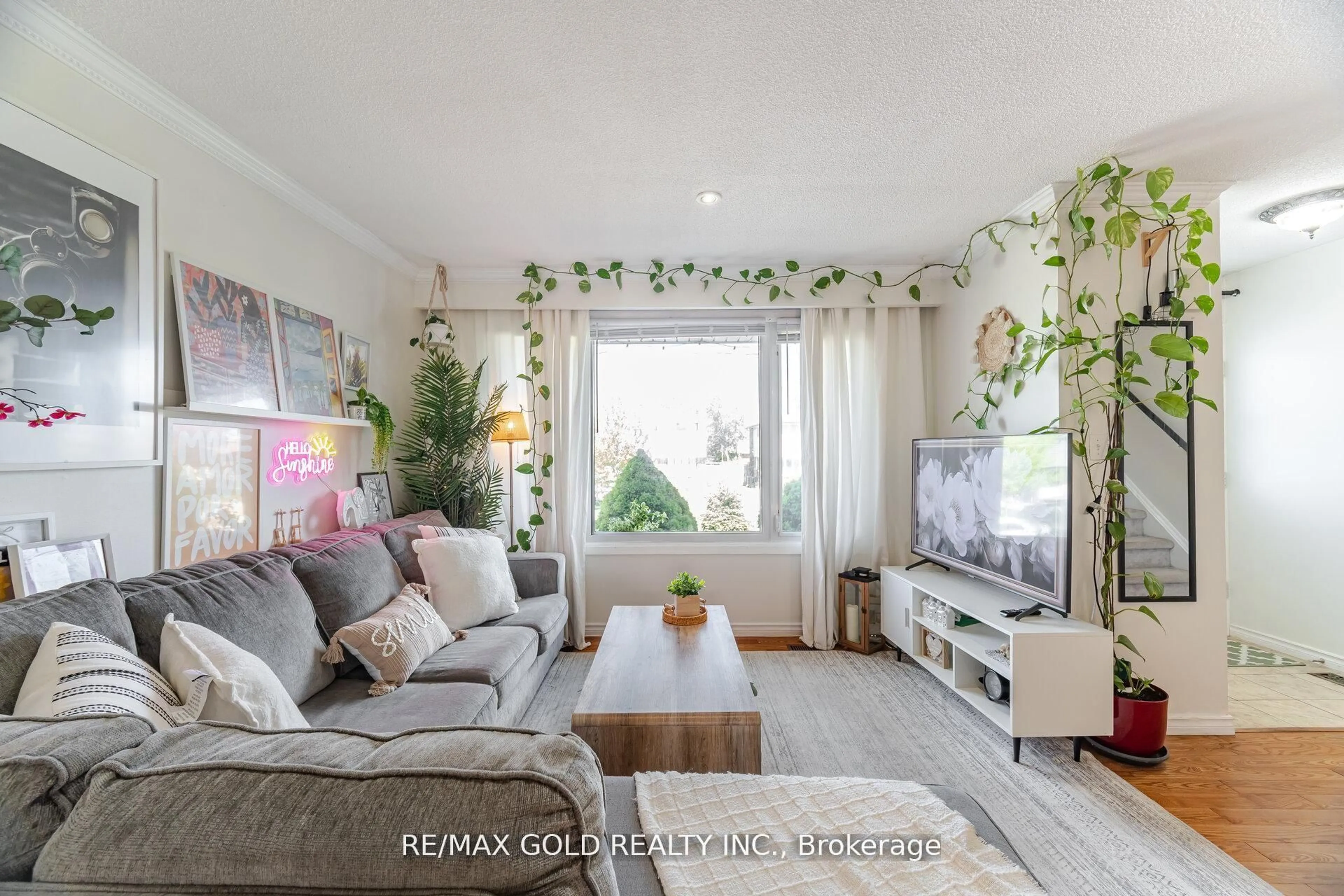 Living room with furniture, unknown for 232 Durham St, Oshawa Ontario L1J 5R3