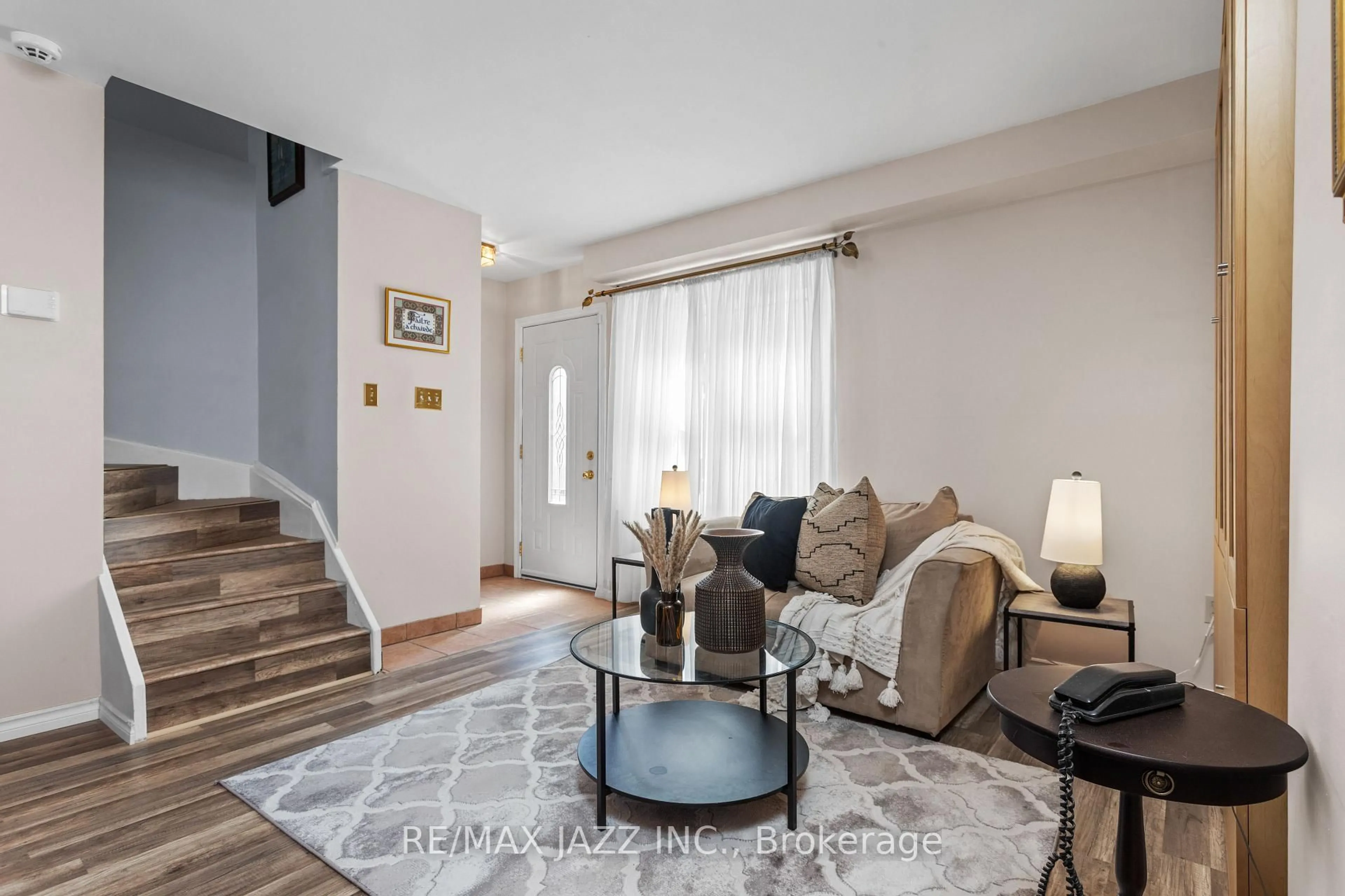Living room with furniture, unknown for 1457 Birchcliffe Crt, Oshawa Ontario L1J 7Z9