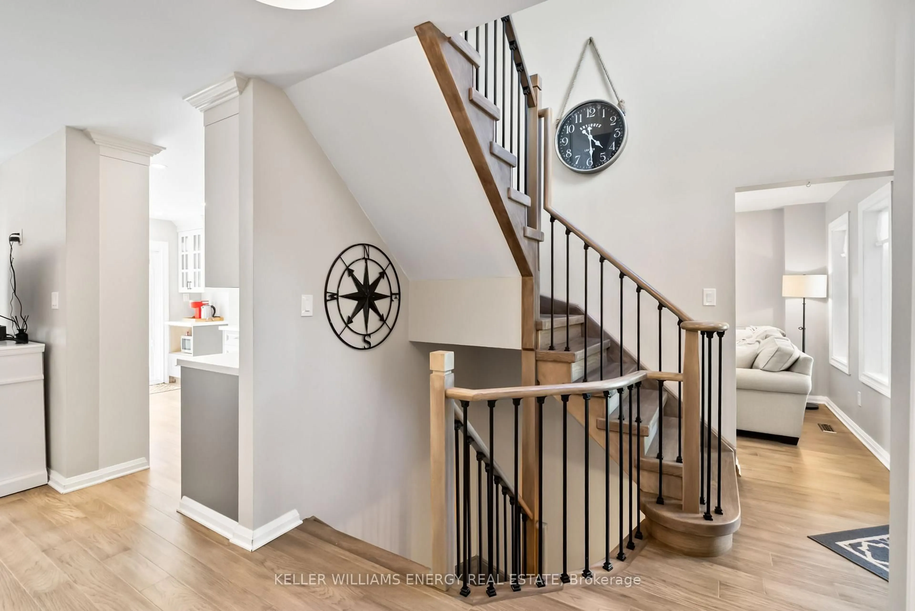 Indoor entryway for 21 Royal Pines Crt, Clarington Ontario L1C 4P4