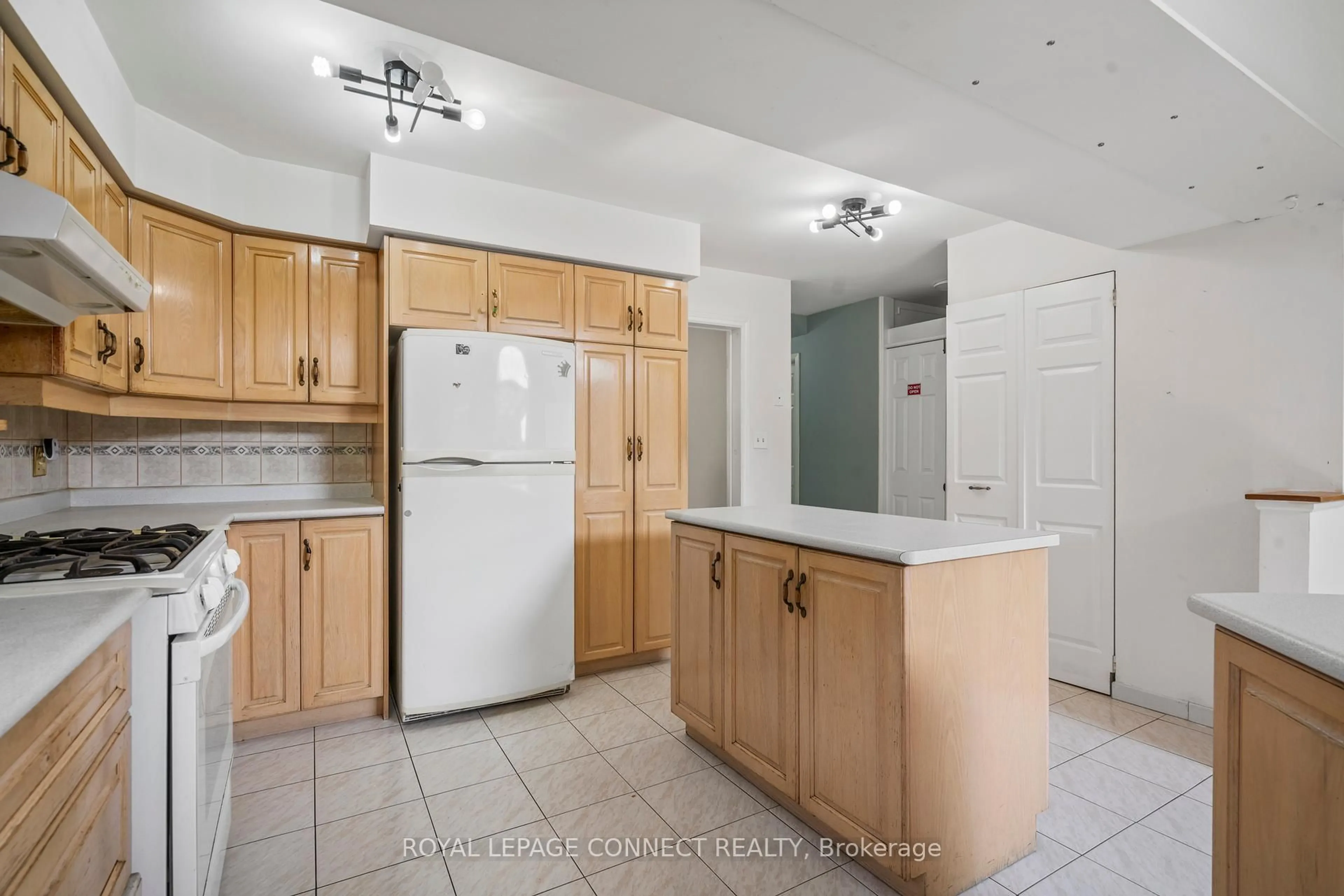 Standard kitchen, unknown for 53 Snowball Cres, Toronto Ontario M1B 1S5