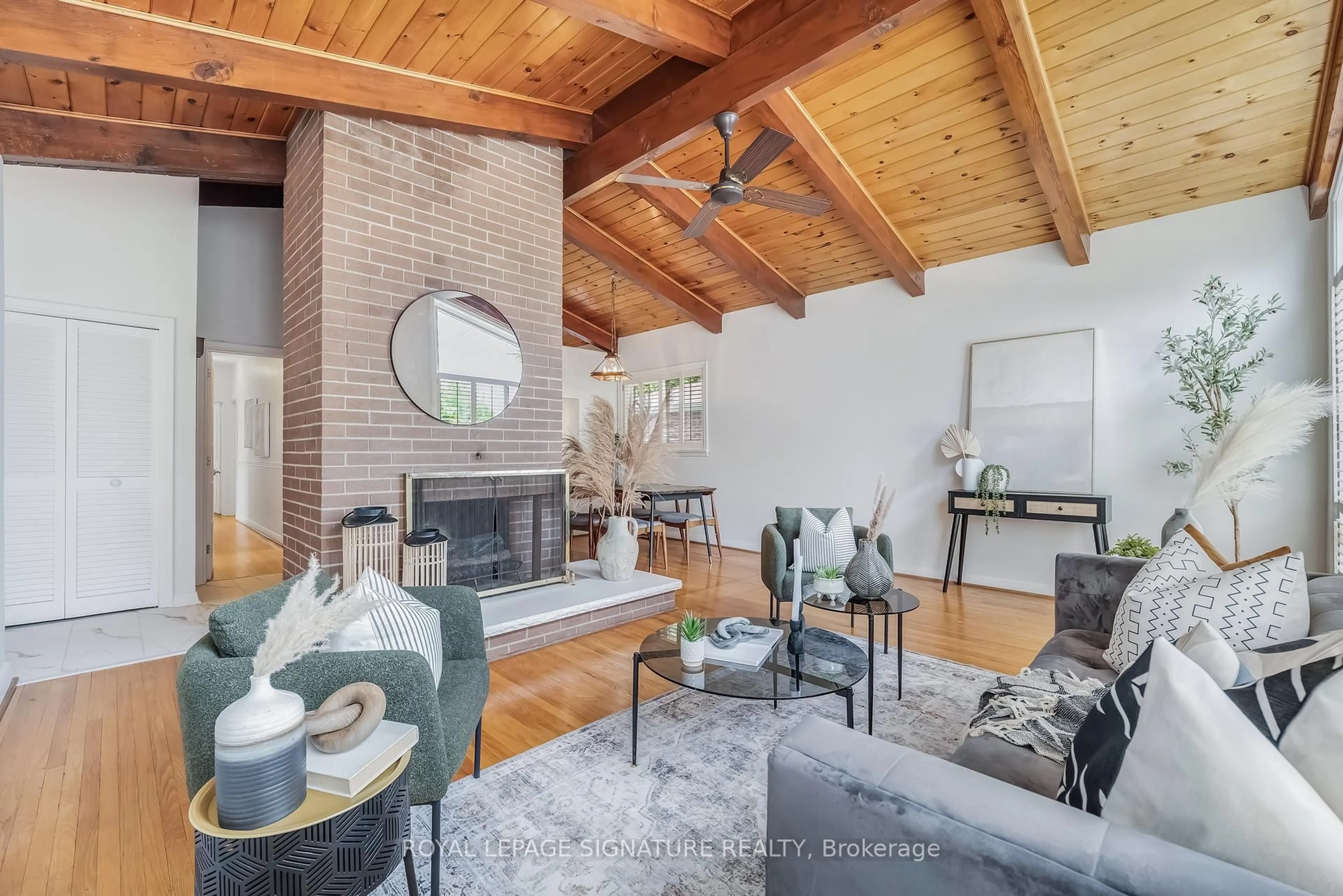 Living room with furniture, unknown for 6 Lynn Gate Cres, Toronto Ontario M1T 2E2