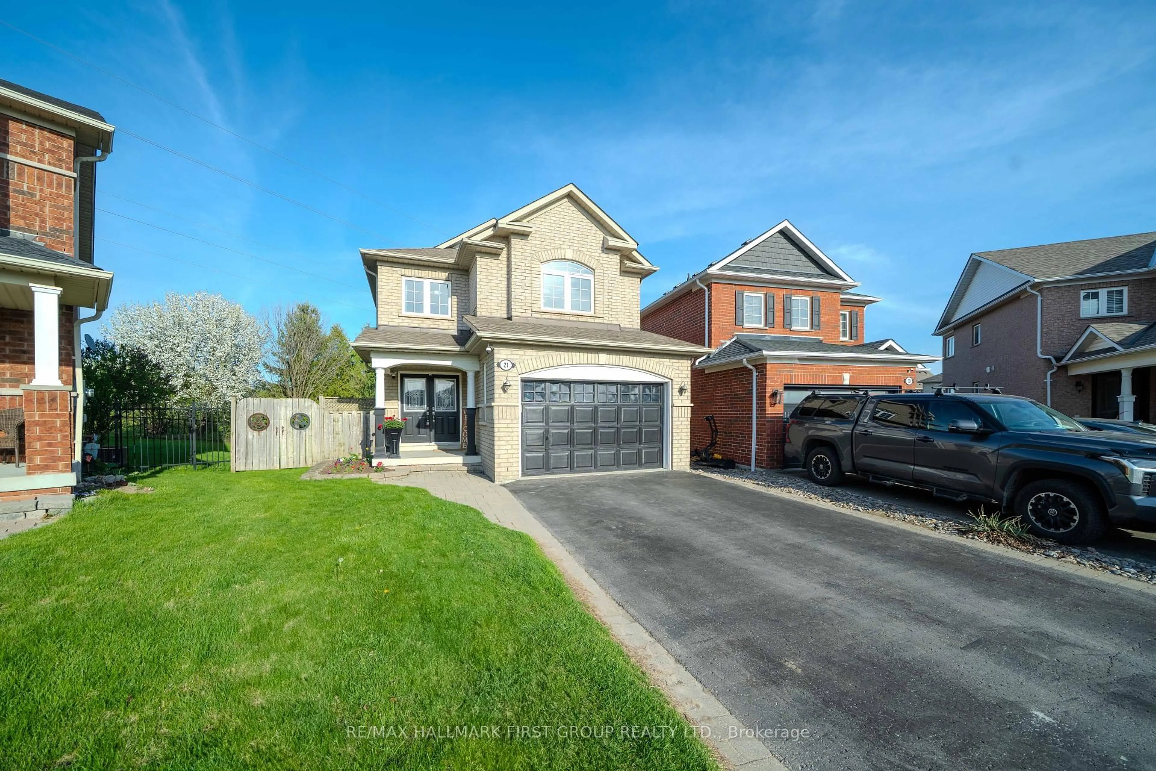 Home with brick exterior material, street for 21 Arlston Crt, Whitby Ontario L1R 3C2