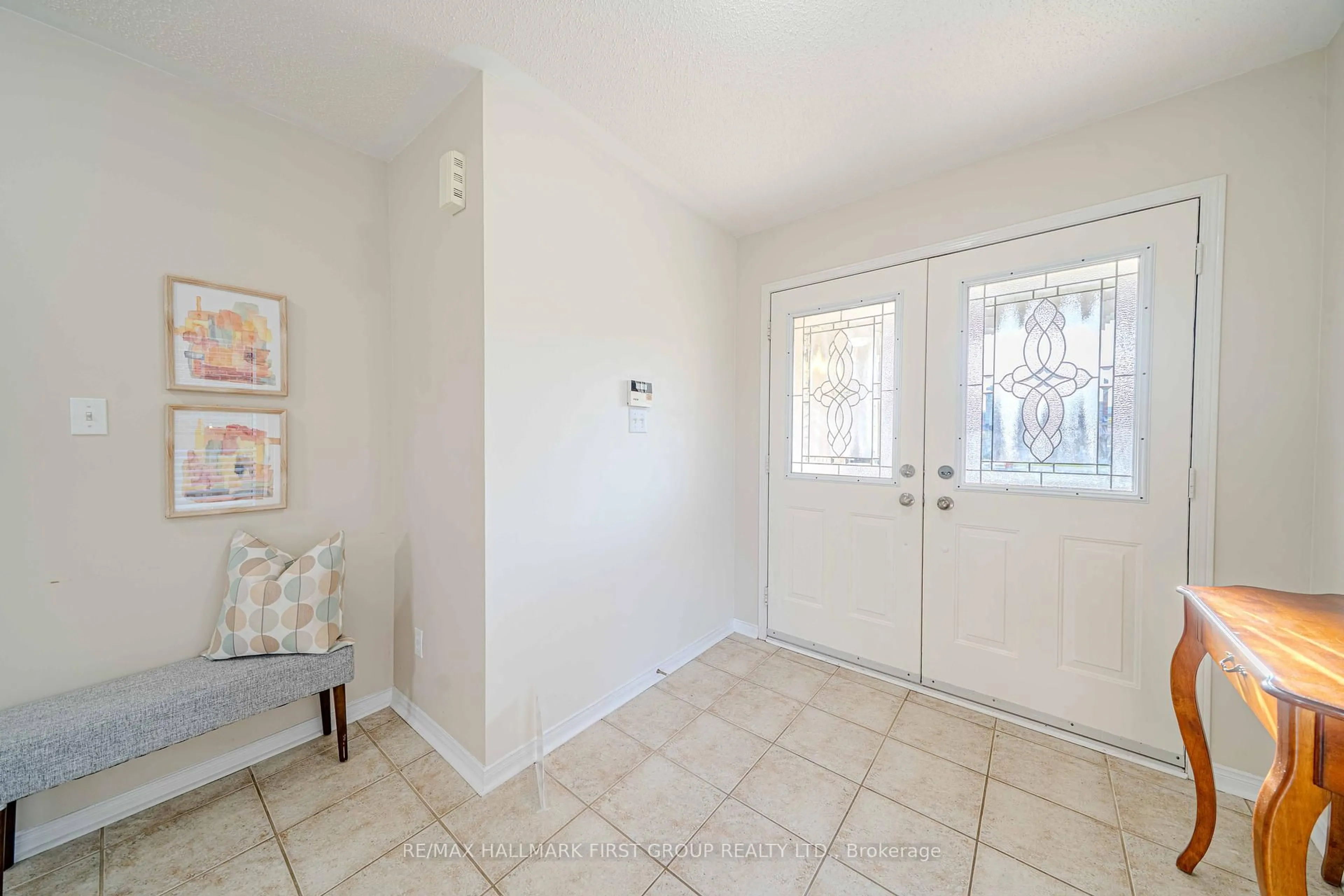 Indoor entryway for 21 Arlston Crt, Whitby Ontario L1R 3C2