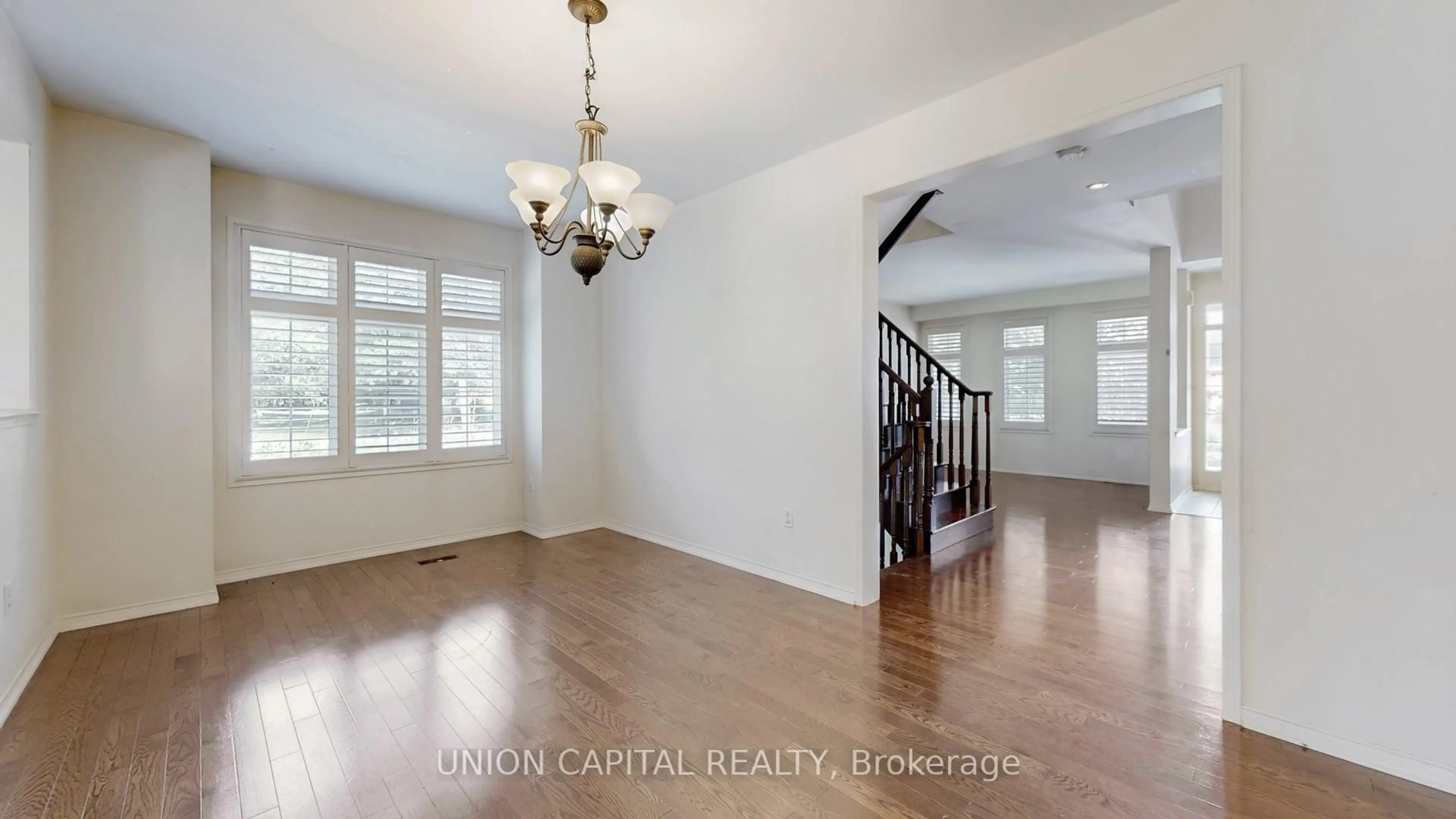 Unknown for 302 Montgomery Ave, Whitby Ontario L1M 0B6