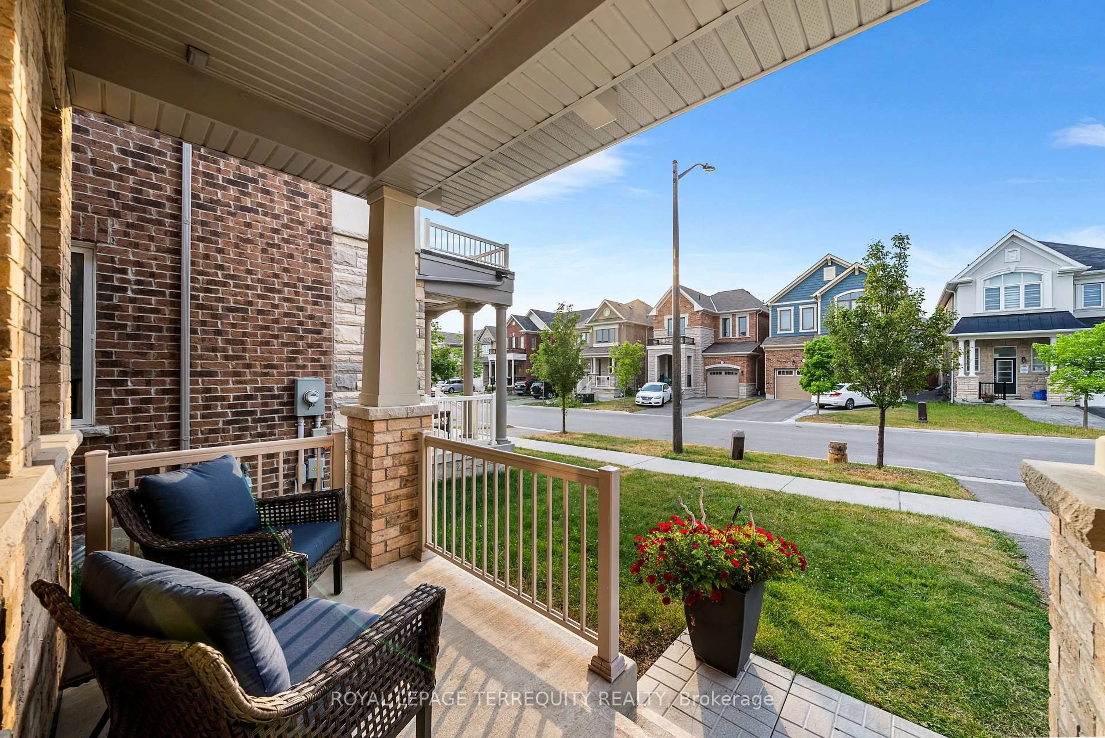 Patio, street for 125 Westfield Dr, Whitby Ontario L1P 0G1