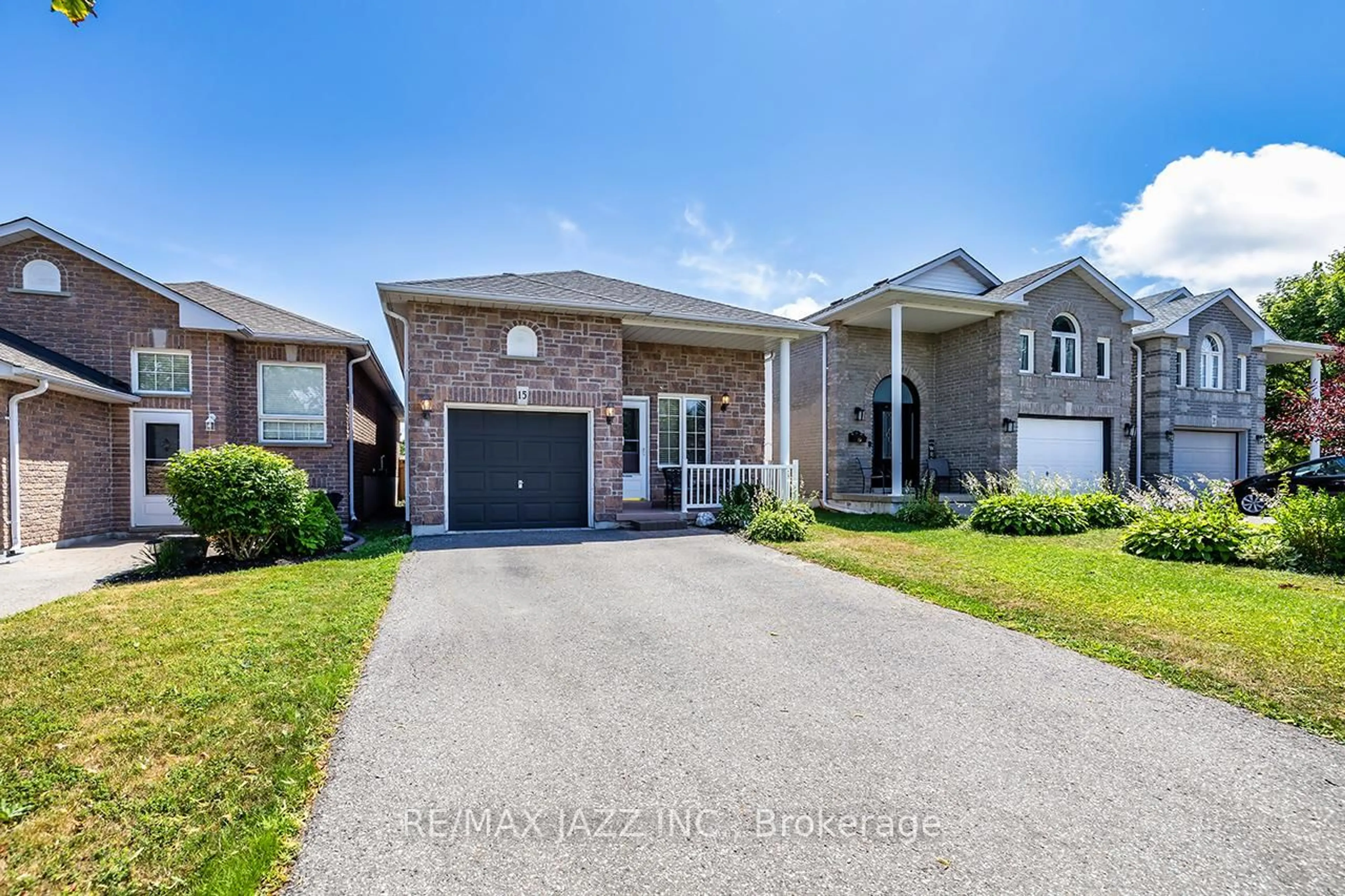 Home with brick exterior material, street for 15 Daiseyfield Ave, Clarington Ontario L1E 3E8