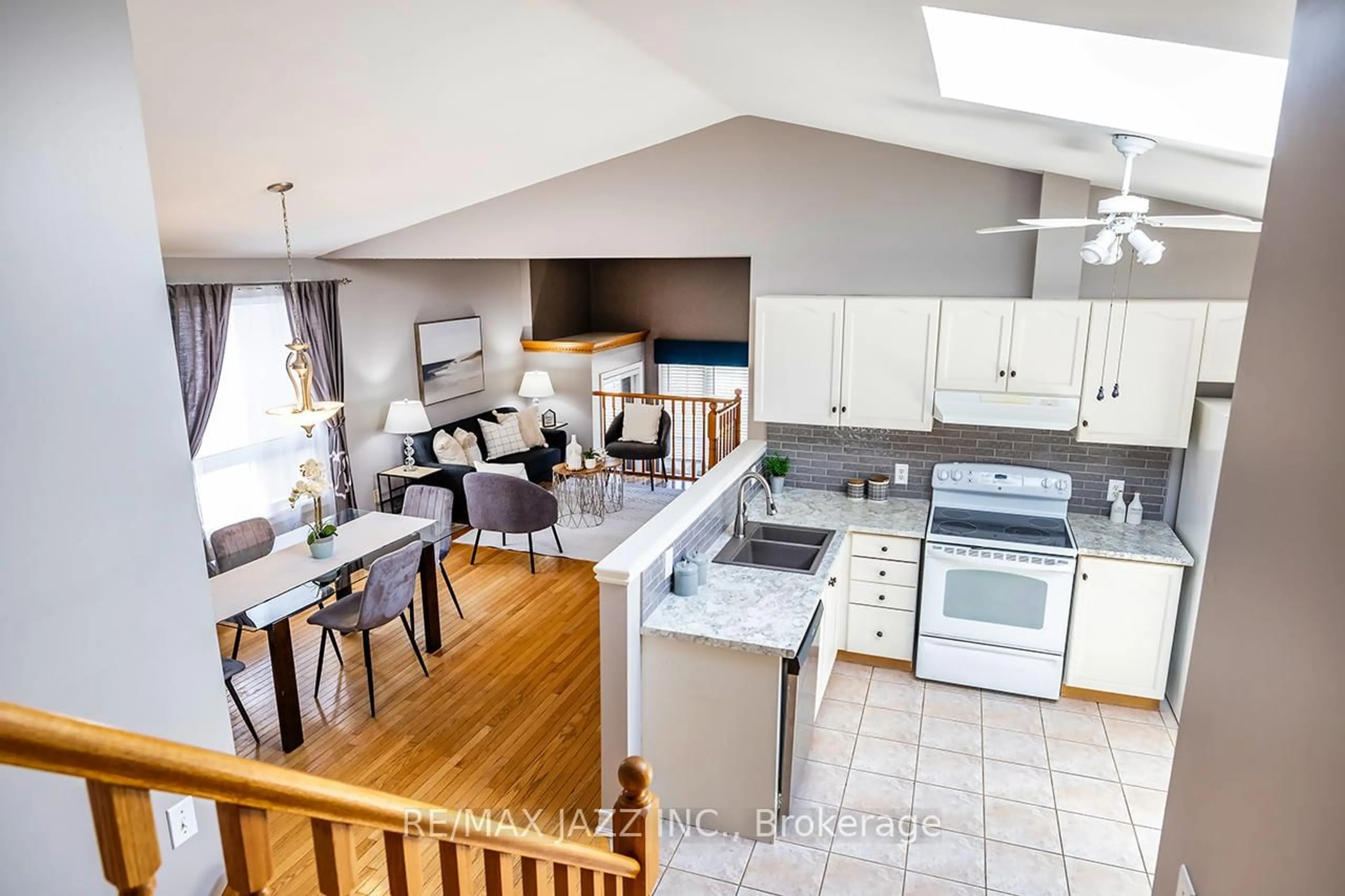 Open concept kitchen, unknown for 15 Daiseyfield Ave, Clarington Ontario L1E 3E8
