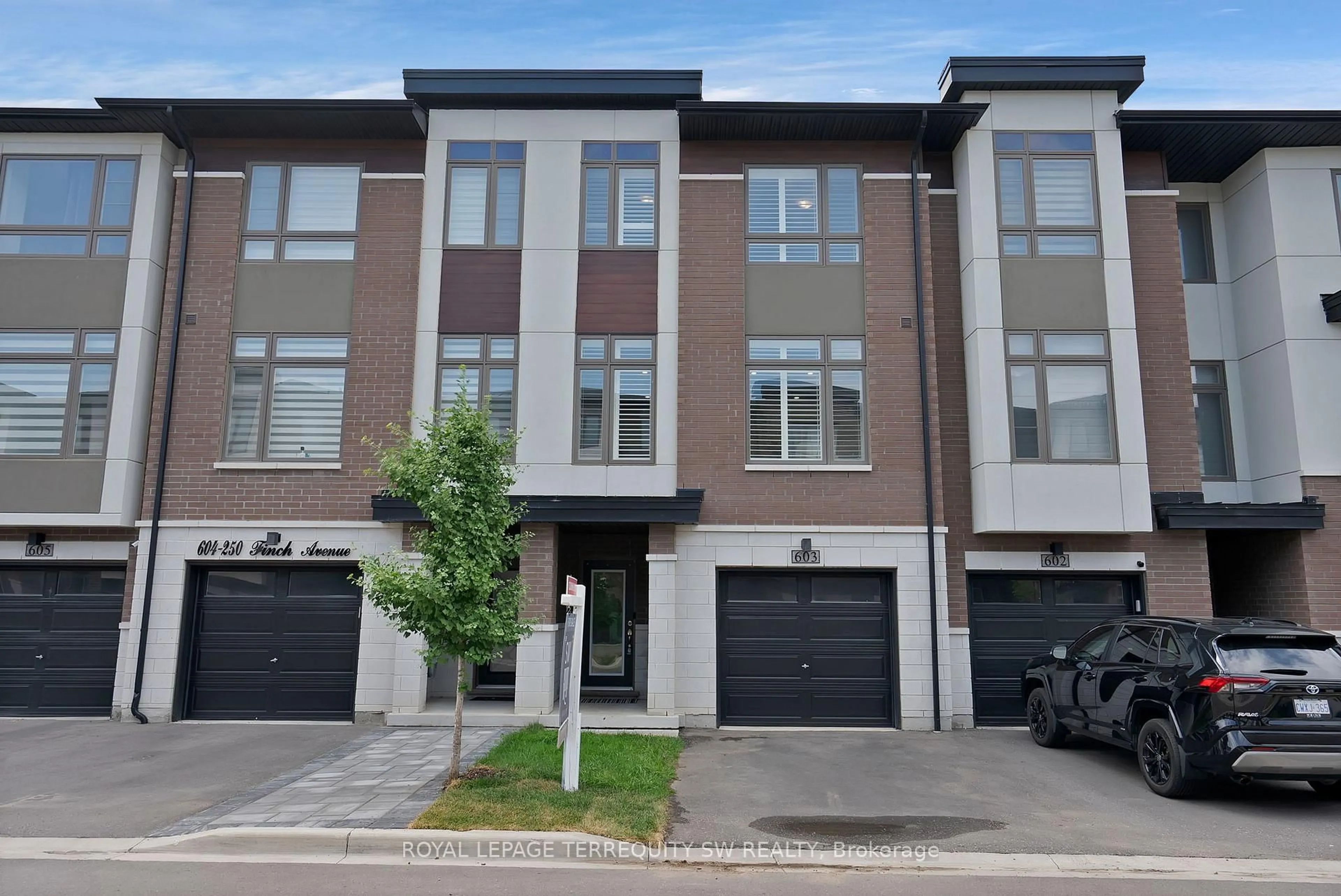 Unknown for 250 Finch Ave #603, Pickering Ontario L1V 0G6