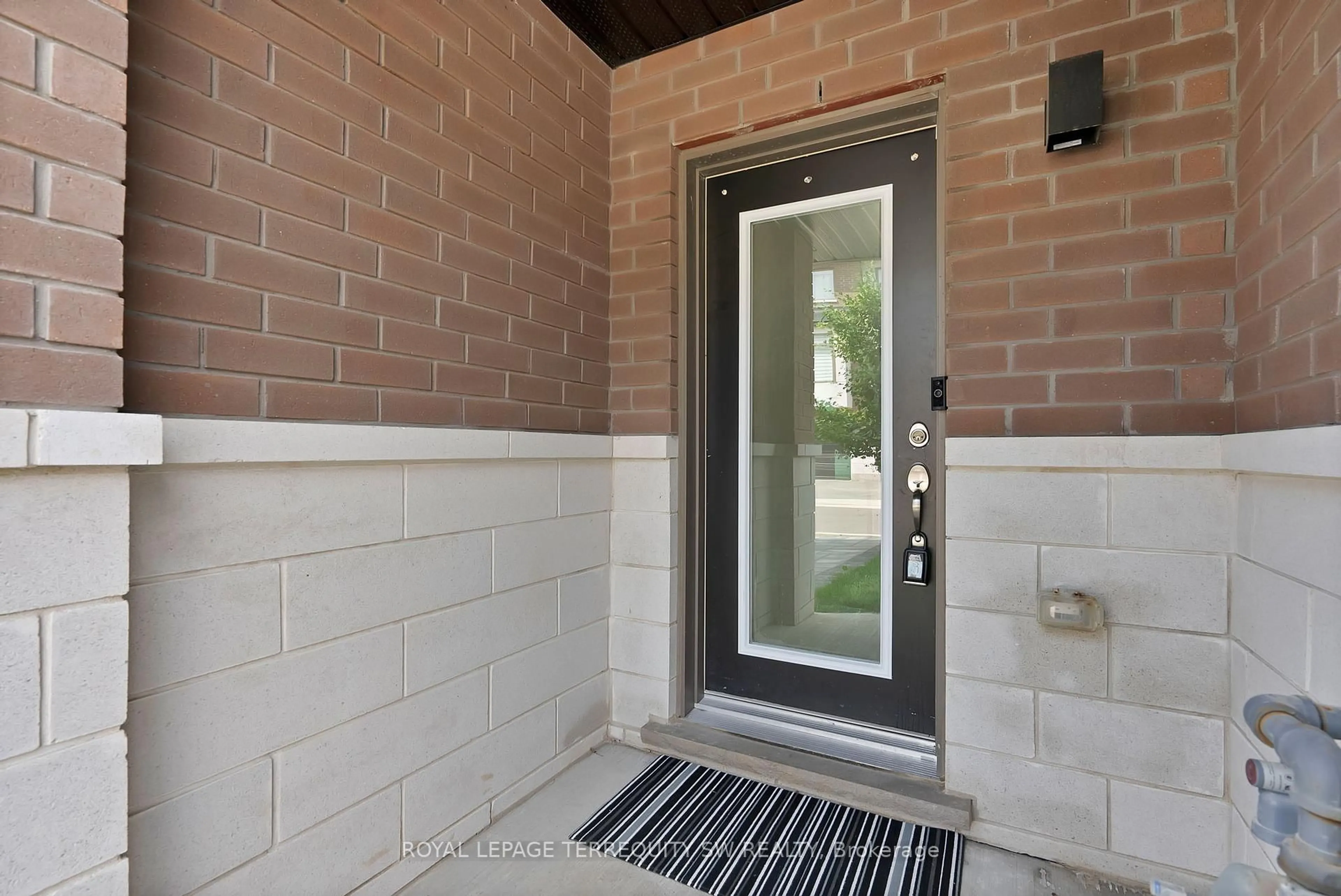 Indoor entryway for 250 Finch Ave #603, Pickering Ontario L1V 0G6