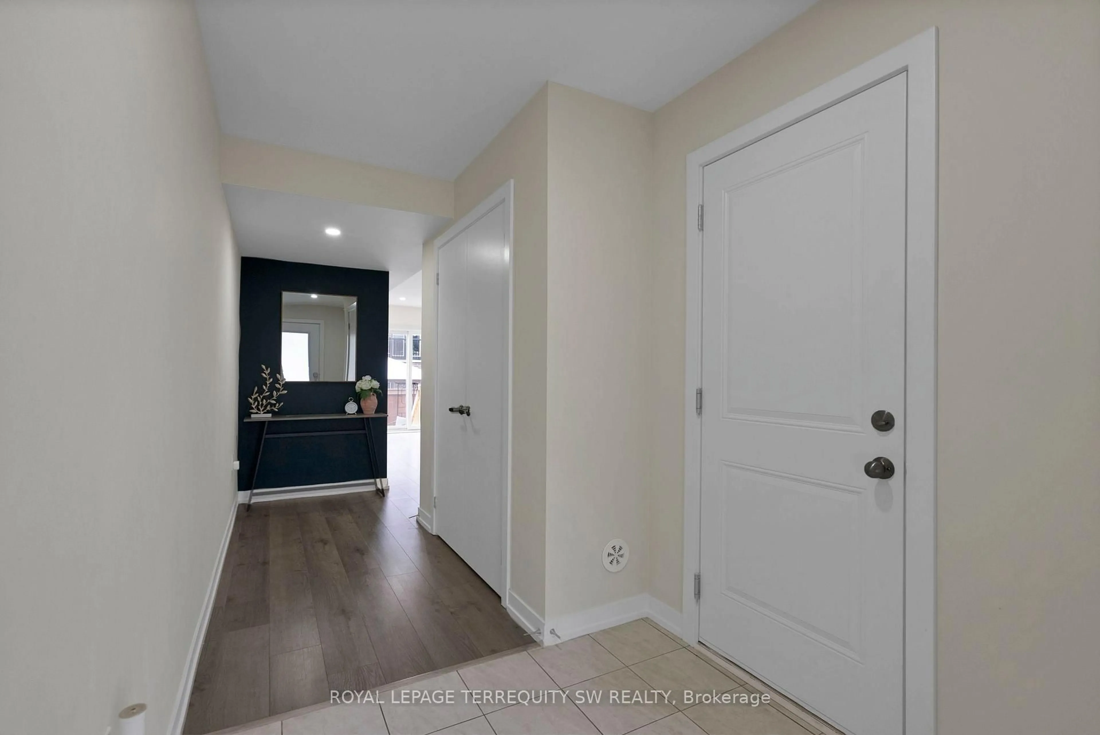 Indoor entryway for 250 Finch Ave #603, Pickering Ontario L1V 0G6