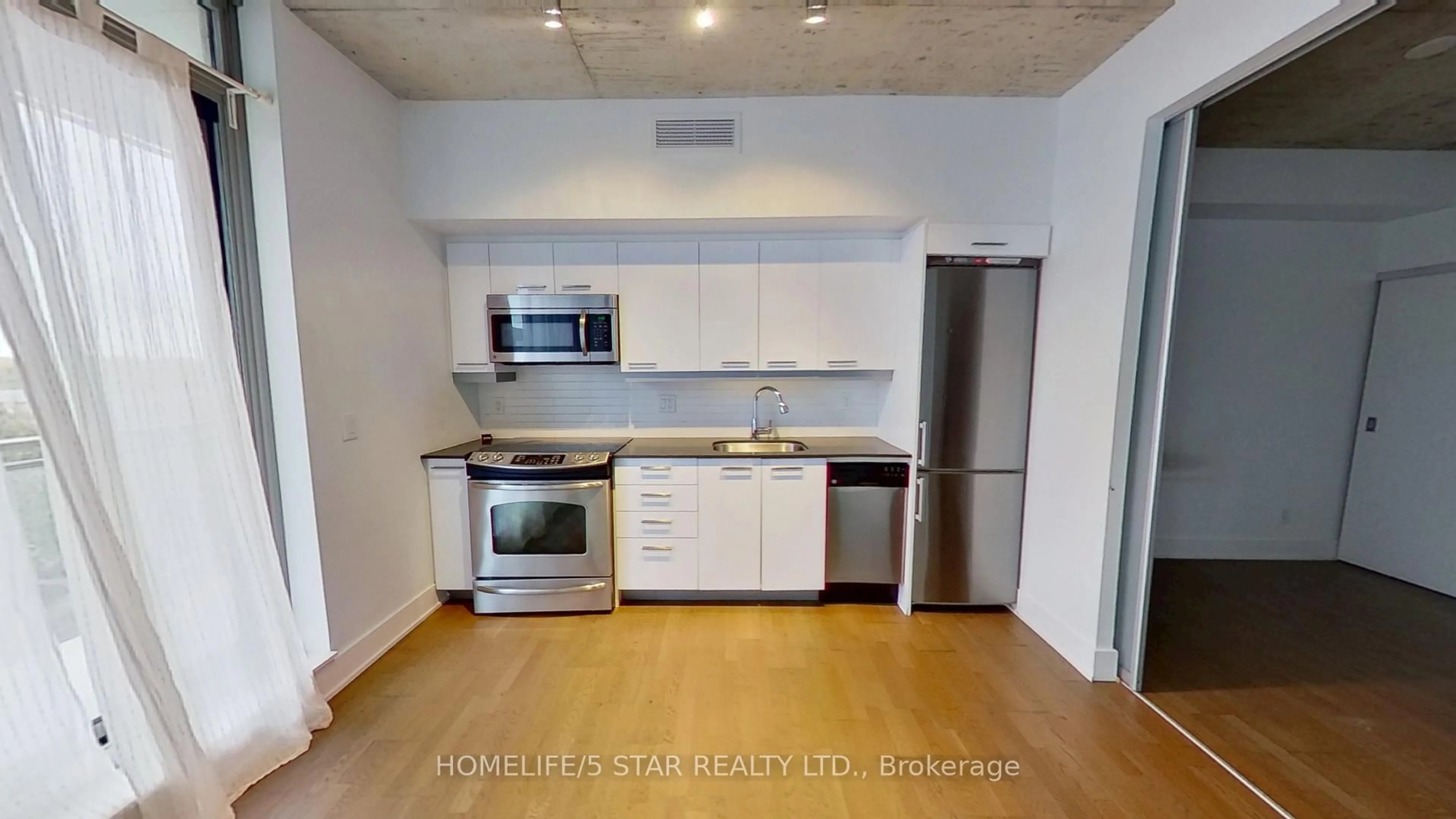 Standard kitchen, unknown for 630 Queen St #603, Toronto Ontario M4M 1G3