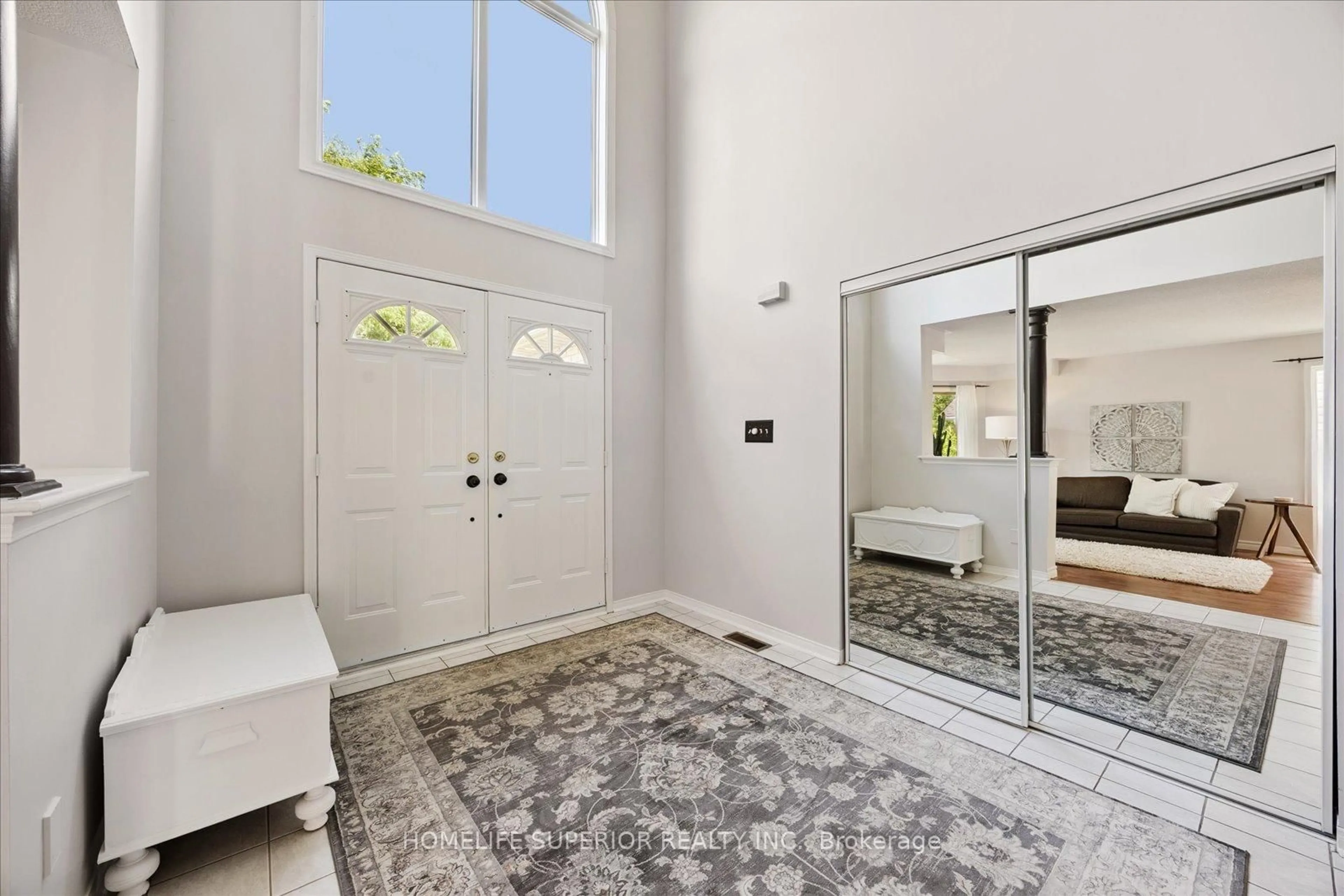Indoor entryway for 500 Sandalwood Crt, Oshawa Ontario L1G 7X9