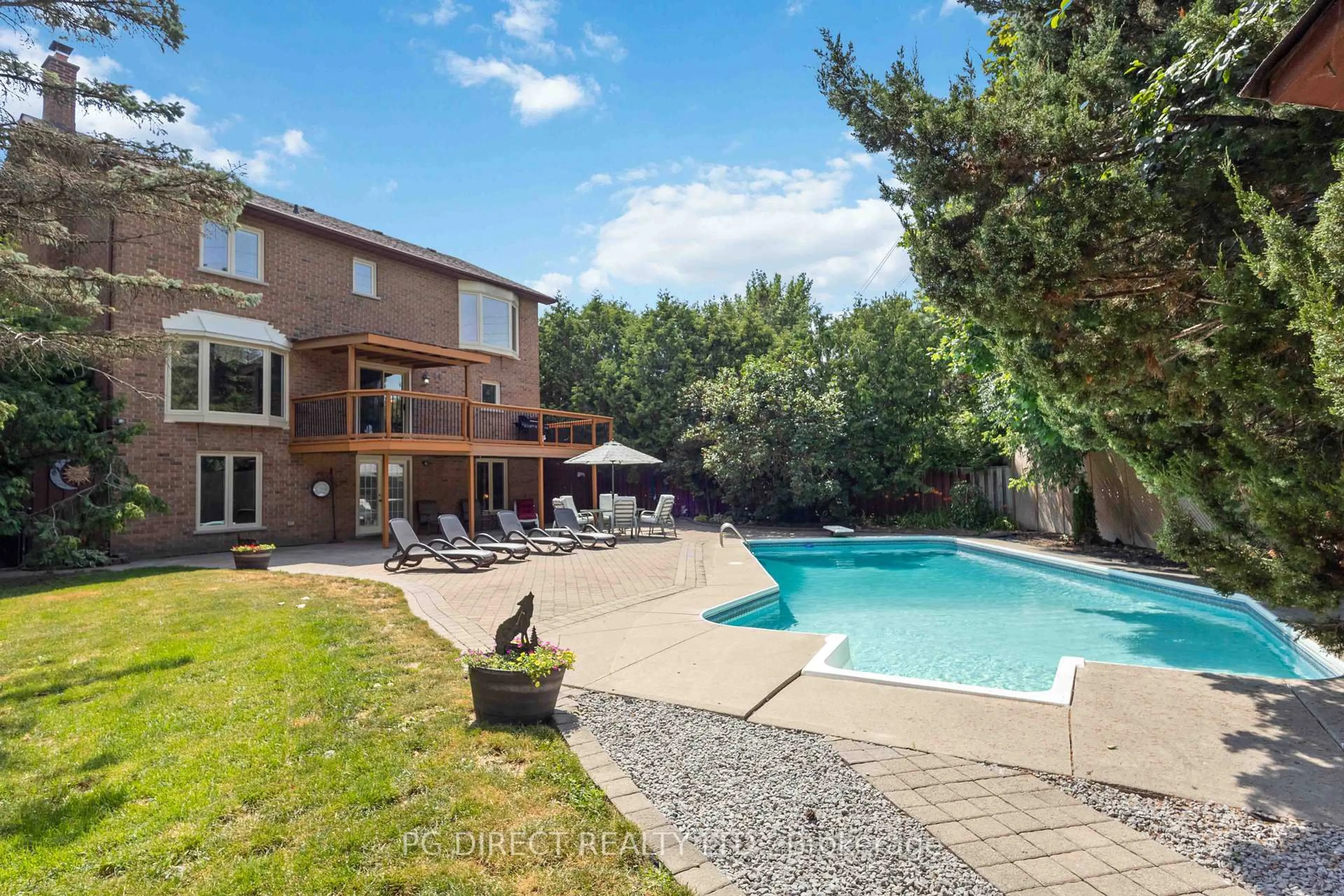 Pool for 44 Henderson Dr, Whitby Ontario L1N 7Y6