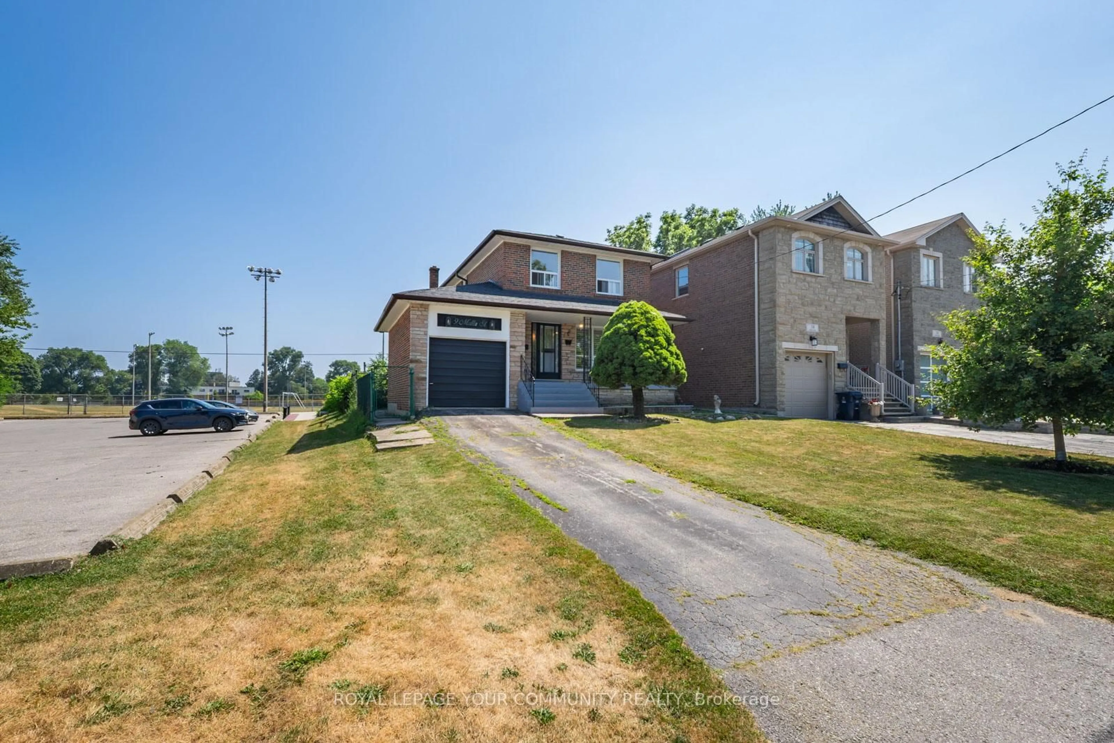 A pic from outside/outdoor area/front of a property/back of a property/a pic from drone, street for 9 Malta St, Toronto Ontario M1N 2L2