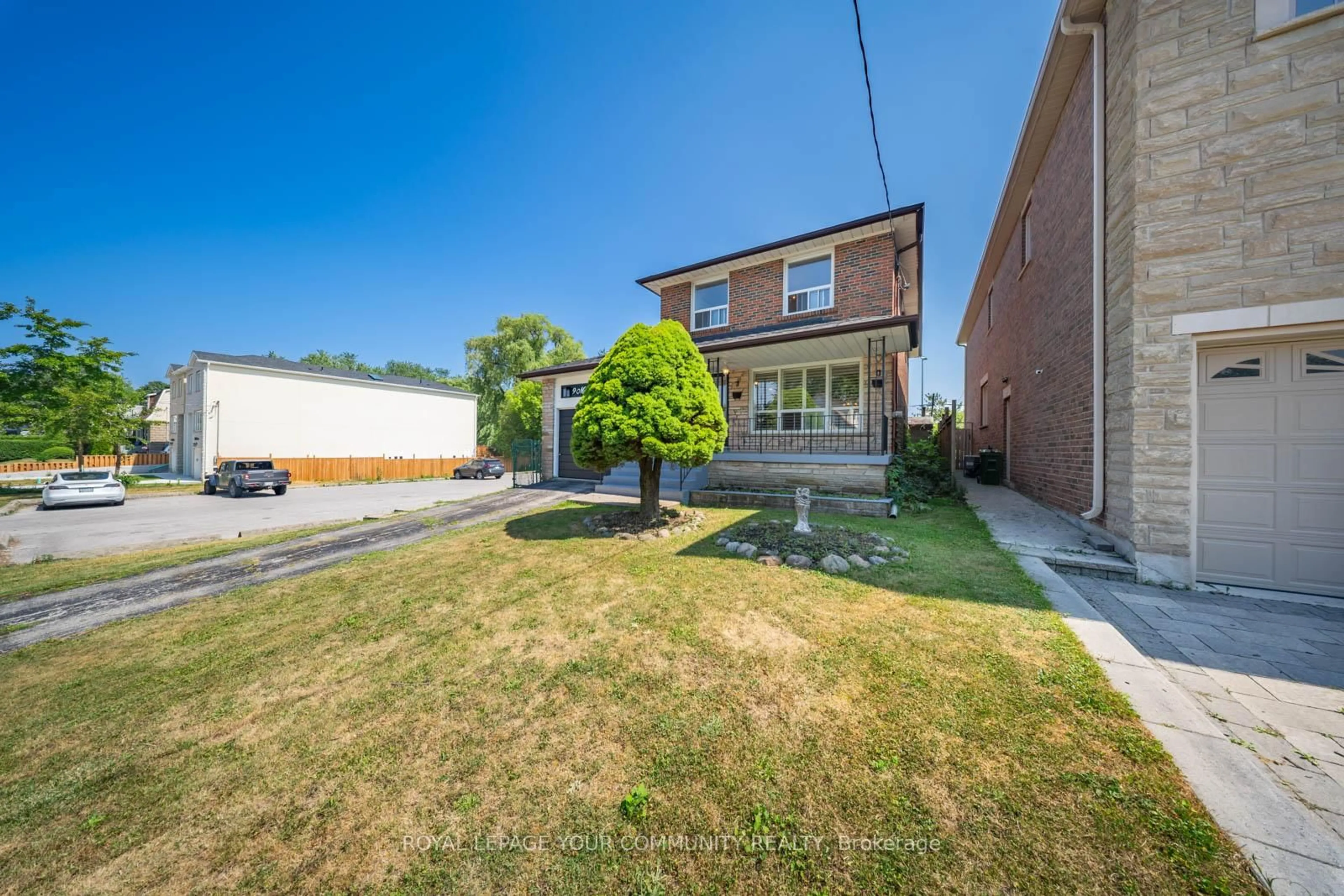 A pic from outside/outdoor area/front of a property/back of a property/a pic from drone, street for 9 Malta St, Toronto Ontario M1N 2L2