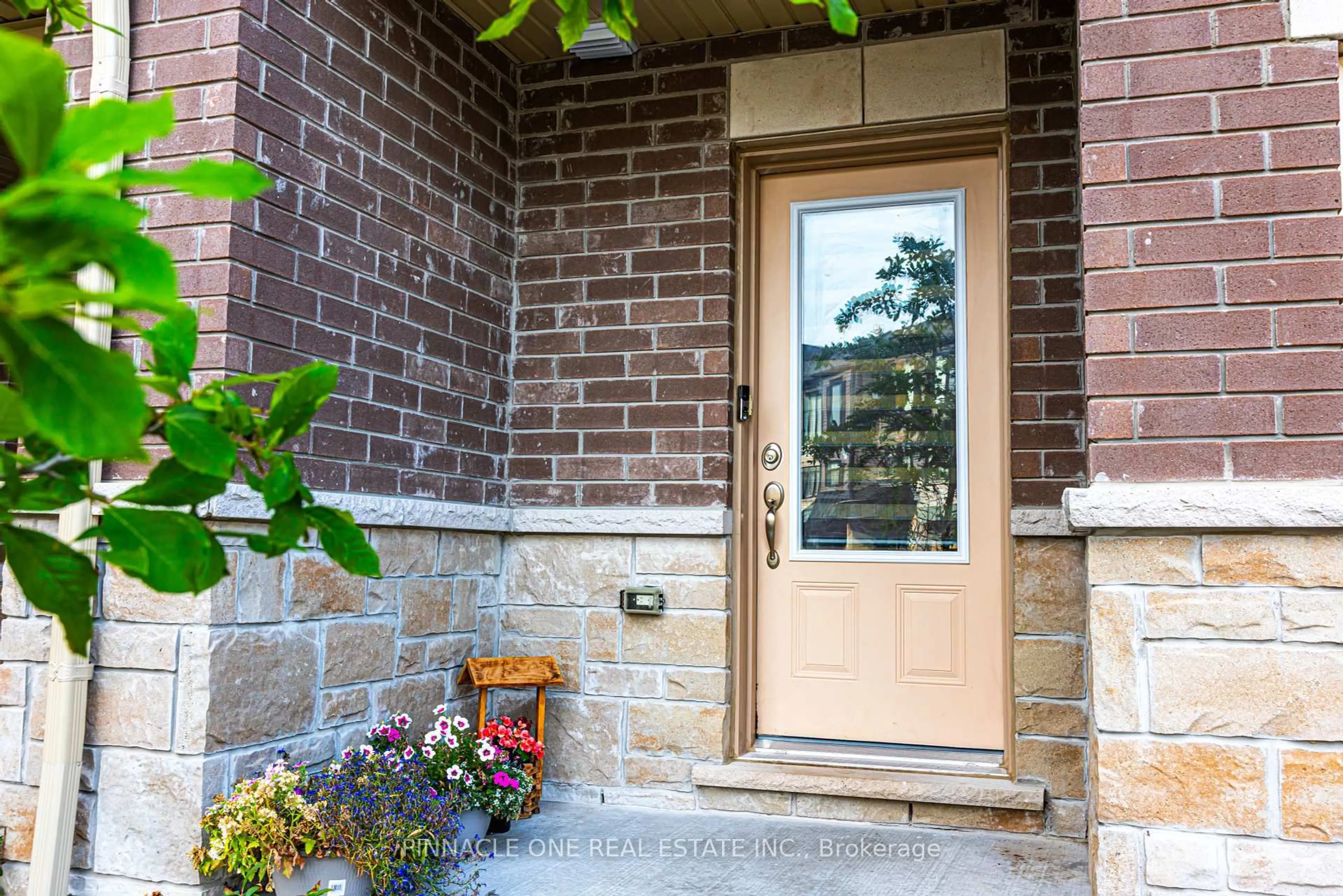Indoor entryway for 30 Ambereen Pl, Clarington Ontario L1C 7H5