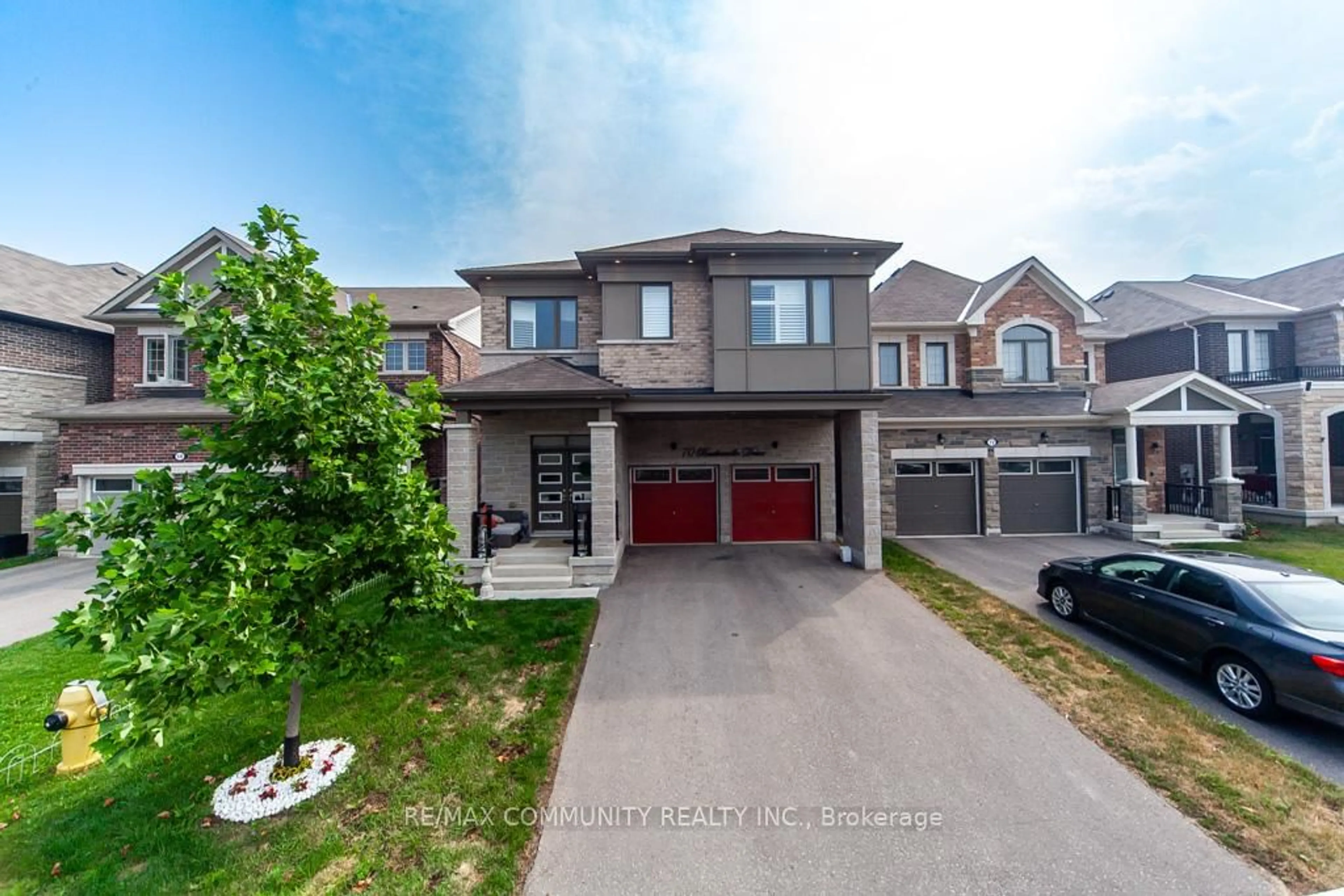 A pic from outside/outdoor area/front of a property/back of a property/a pic from drone, street for 70 Barkerville Dr, Whitby Ontario L1N 9Y6