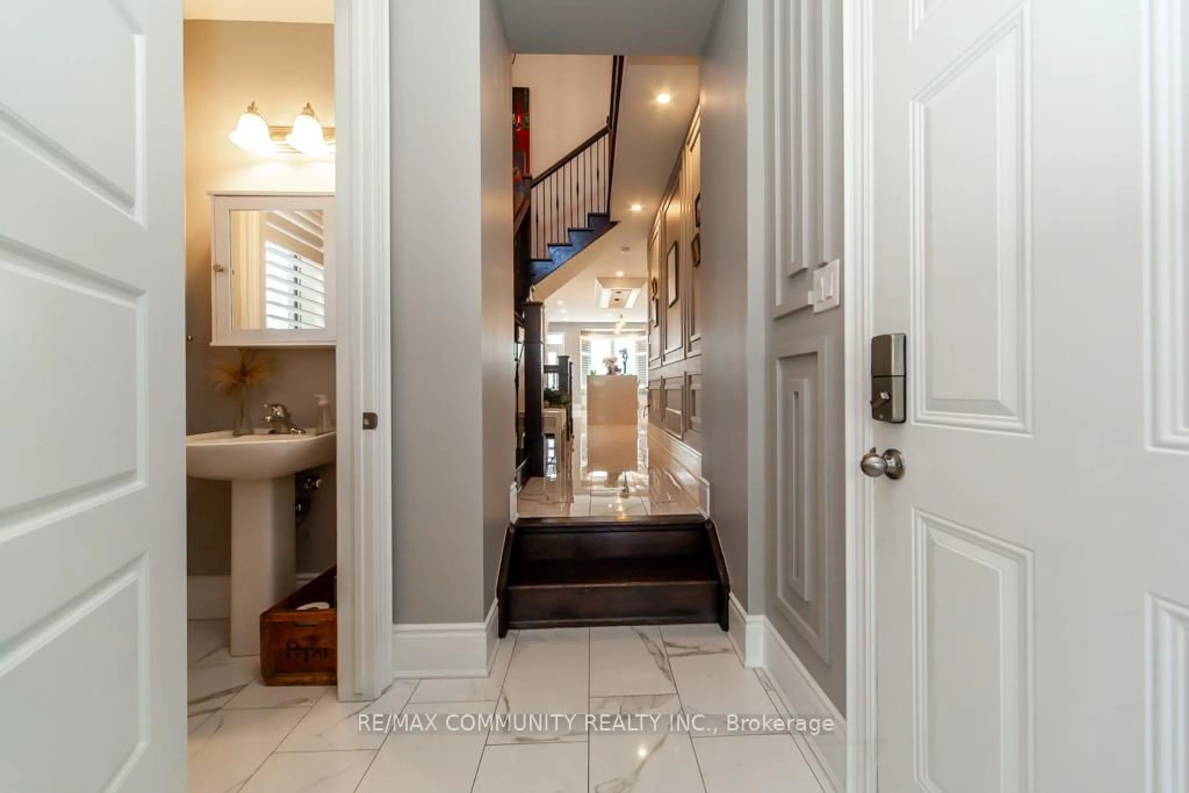 Indoor entryway for 70 Barkerville Dr, Whitby Ontario L1N 9Y6