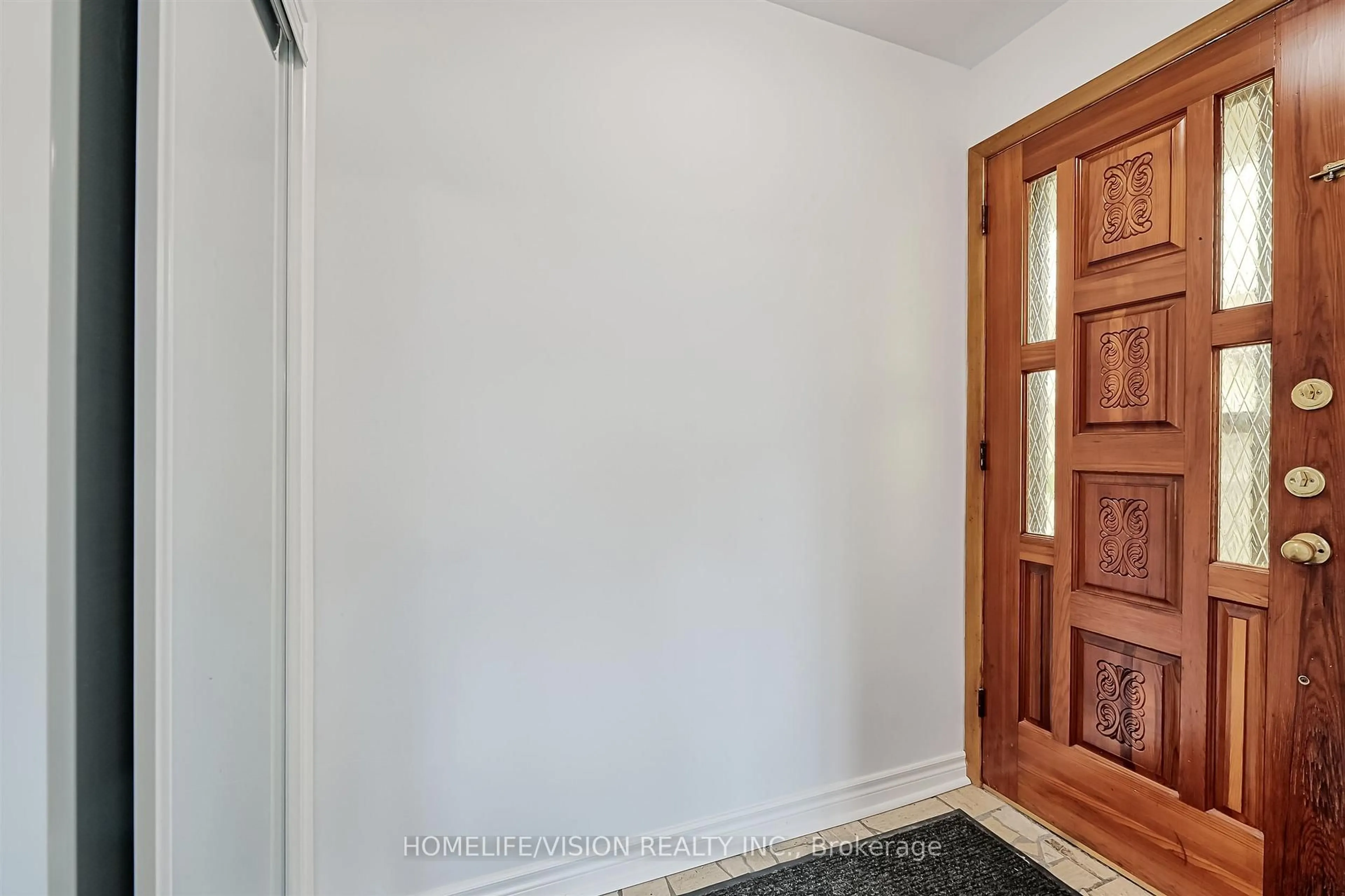 Indoor entryway for 8 Murmouth Rd, Toronto Ontario M1T 2R1