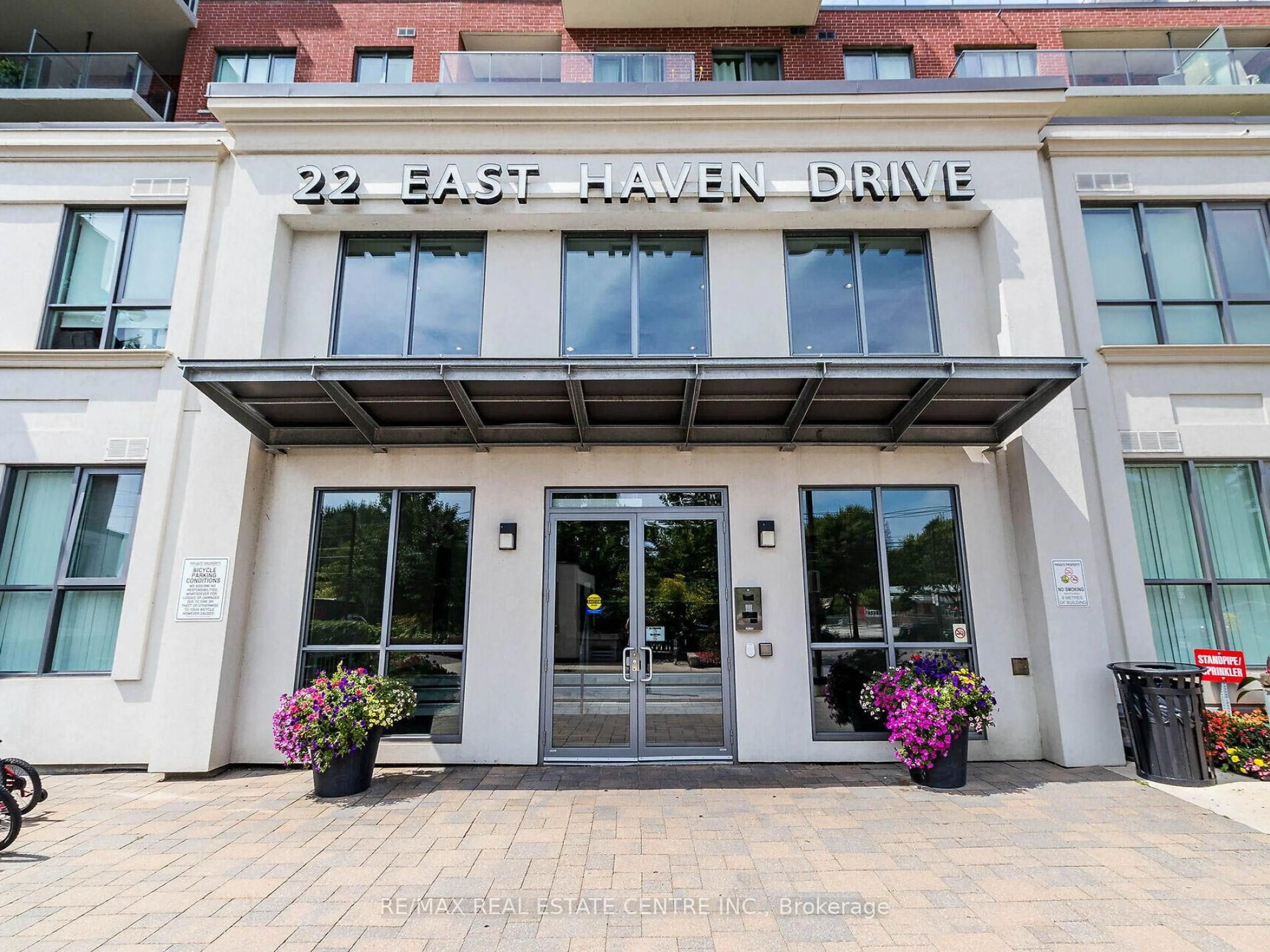 Indoor foyer for 22 East Haven Dr #306, Toronto Ontario M1N 0B4