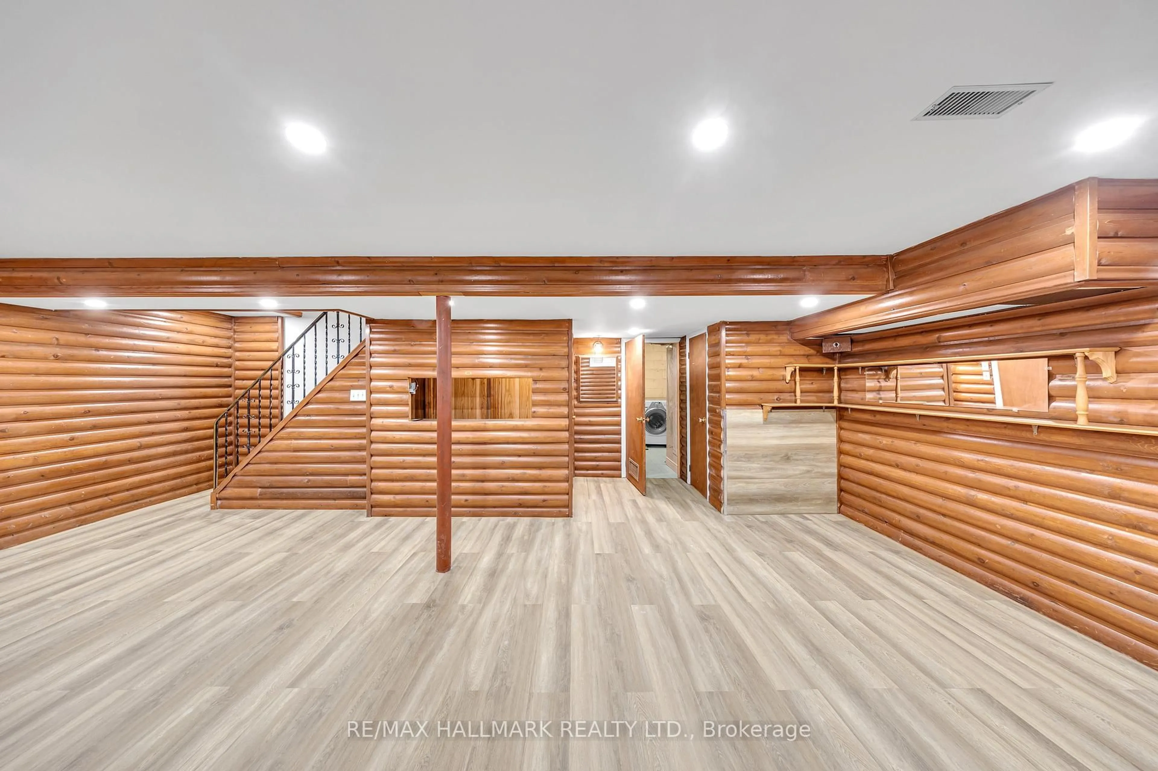 Indoor foyer for 35 Rowallan Dr, Toronto Ontario M1E 2Y5