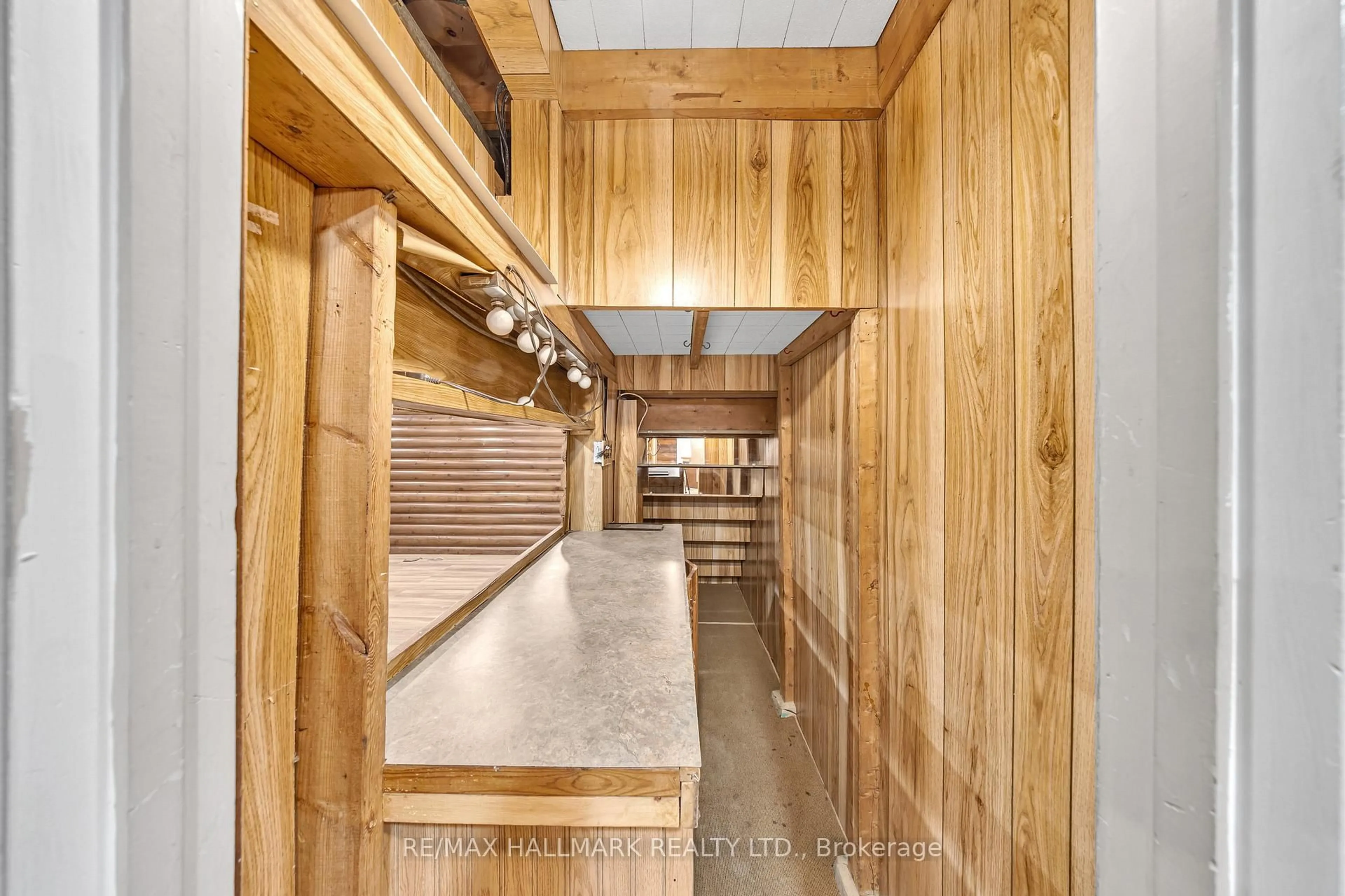 Indoor foyer for 35 Rowallan Dr, Toronto Ontario M1E 2Y5