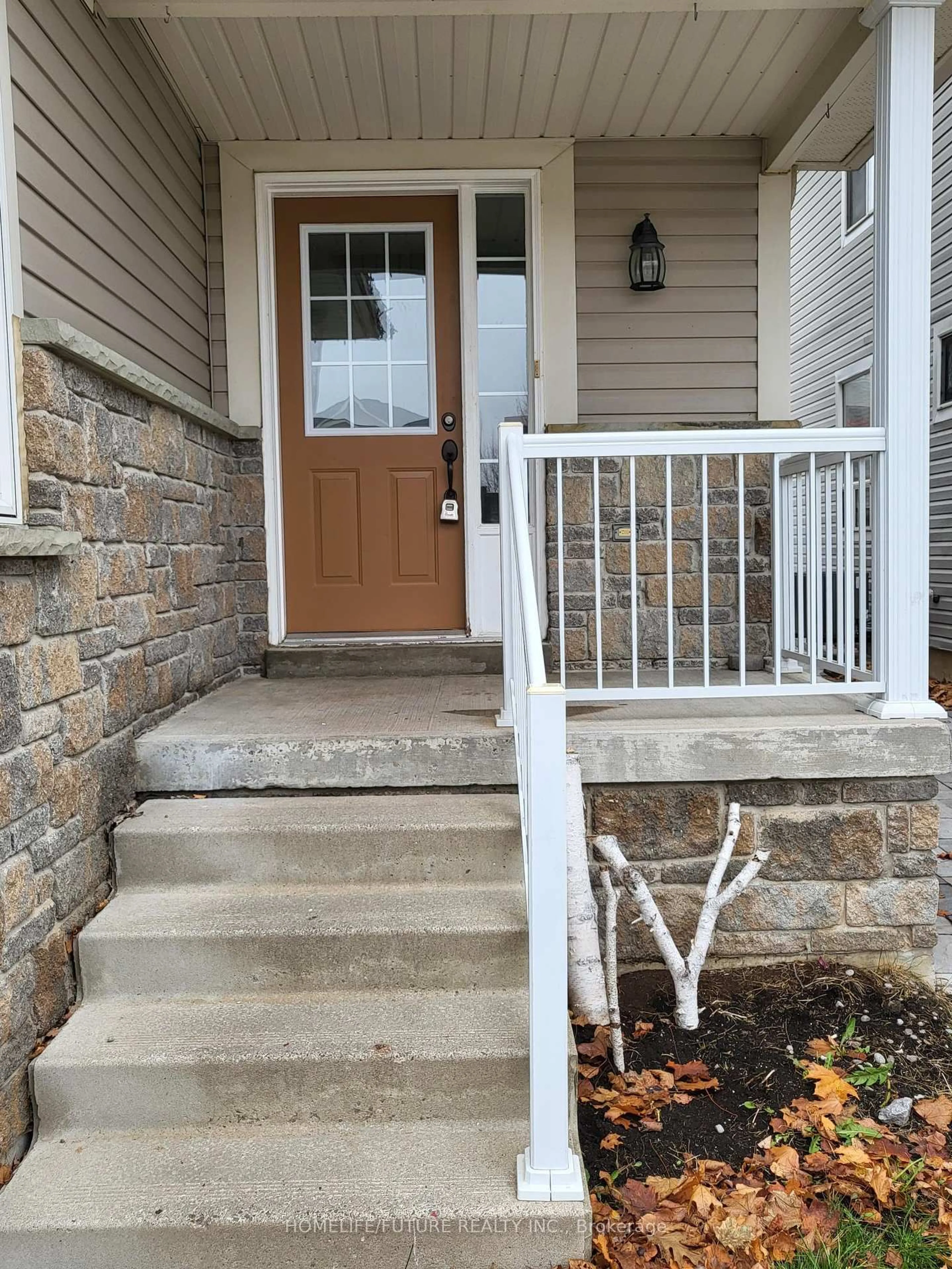 Indoor entryway for 282 Scottsdale Dr, Clarington Ontario L1C 5J2