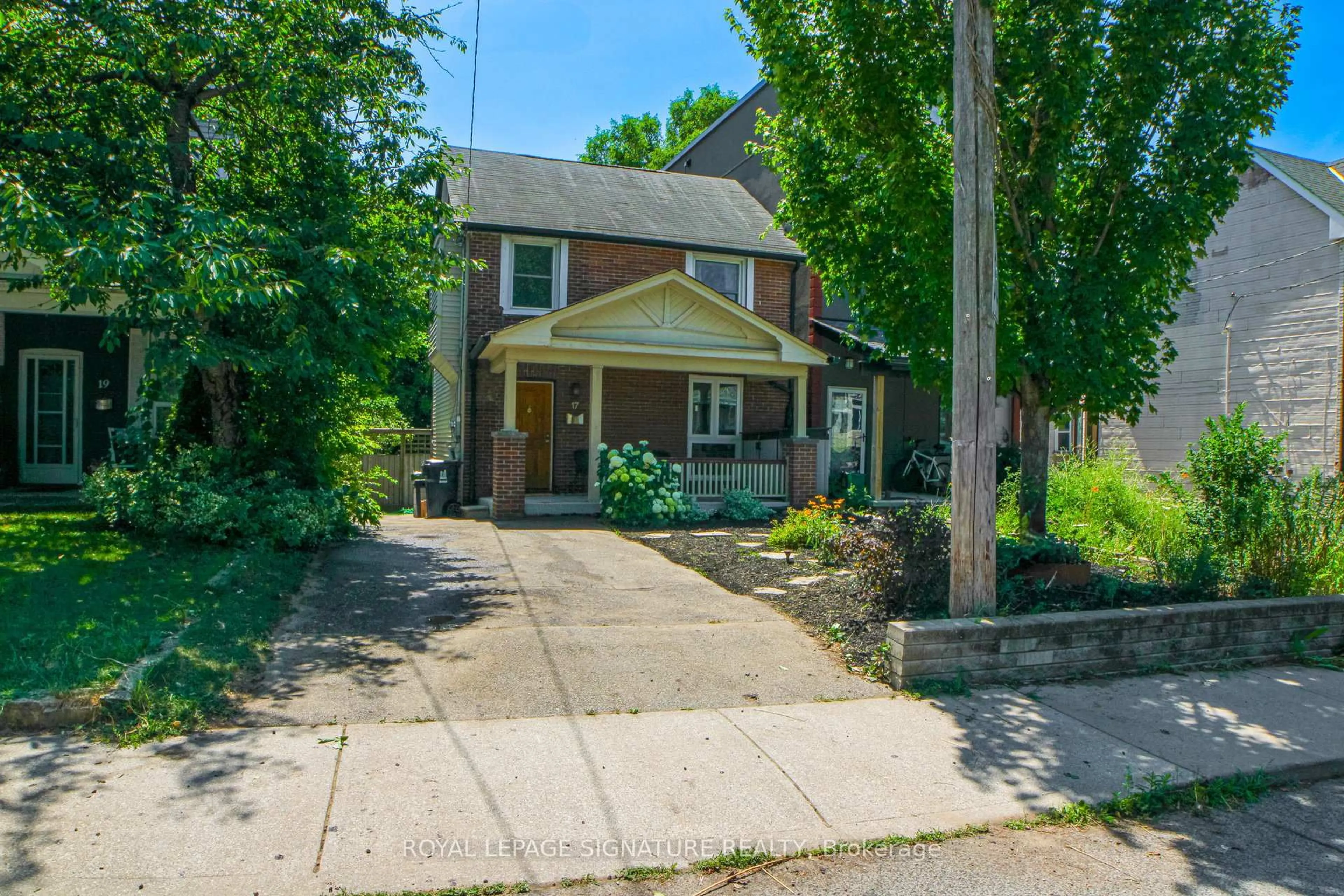 A pic from outside/outdoor area/front of a property/back of a property/a pic from drone, street for 17 Hunter St, Toronto Ontario M4J 1C1