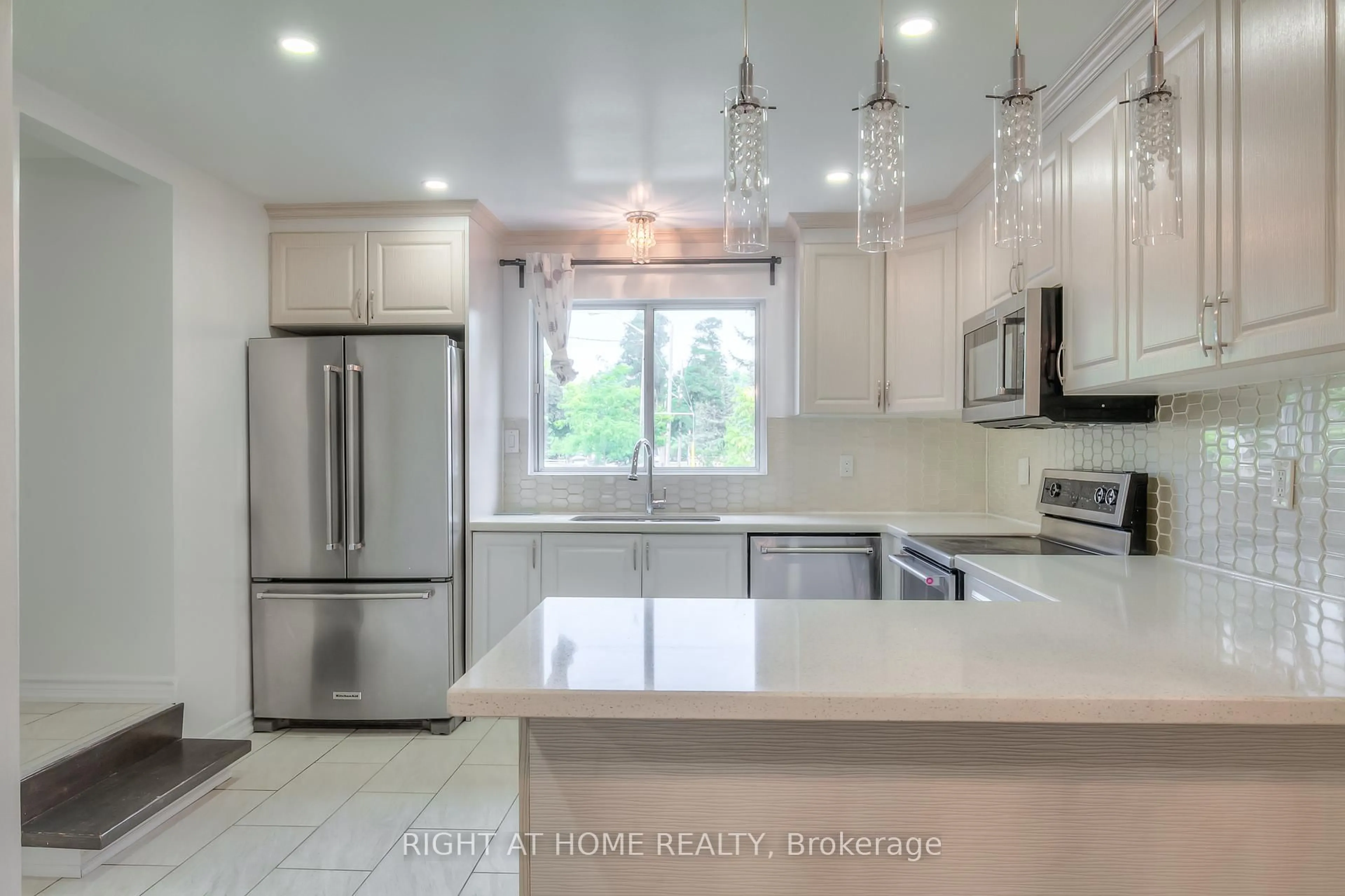 Open concept kitchen, ceramic/tile floor for 8 Madras Cres, Toronto Ontario M1G 3L1