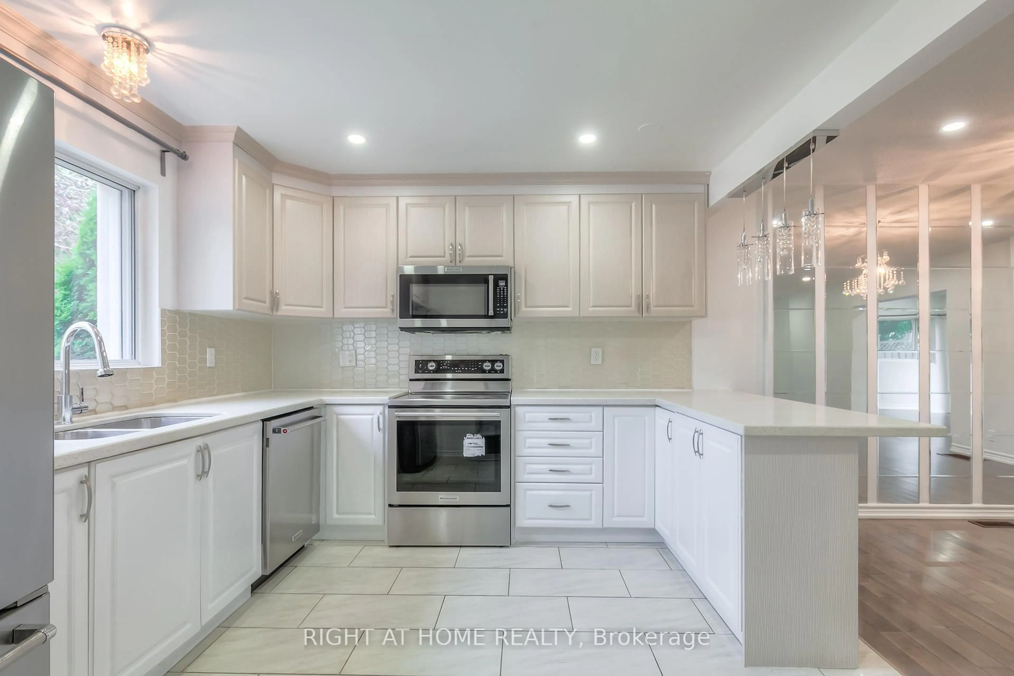 Open concept kitchen, ceramic/tile floor for 8 Madras Cres, Toronto Ontario M1G 3L1
