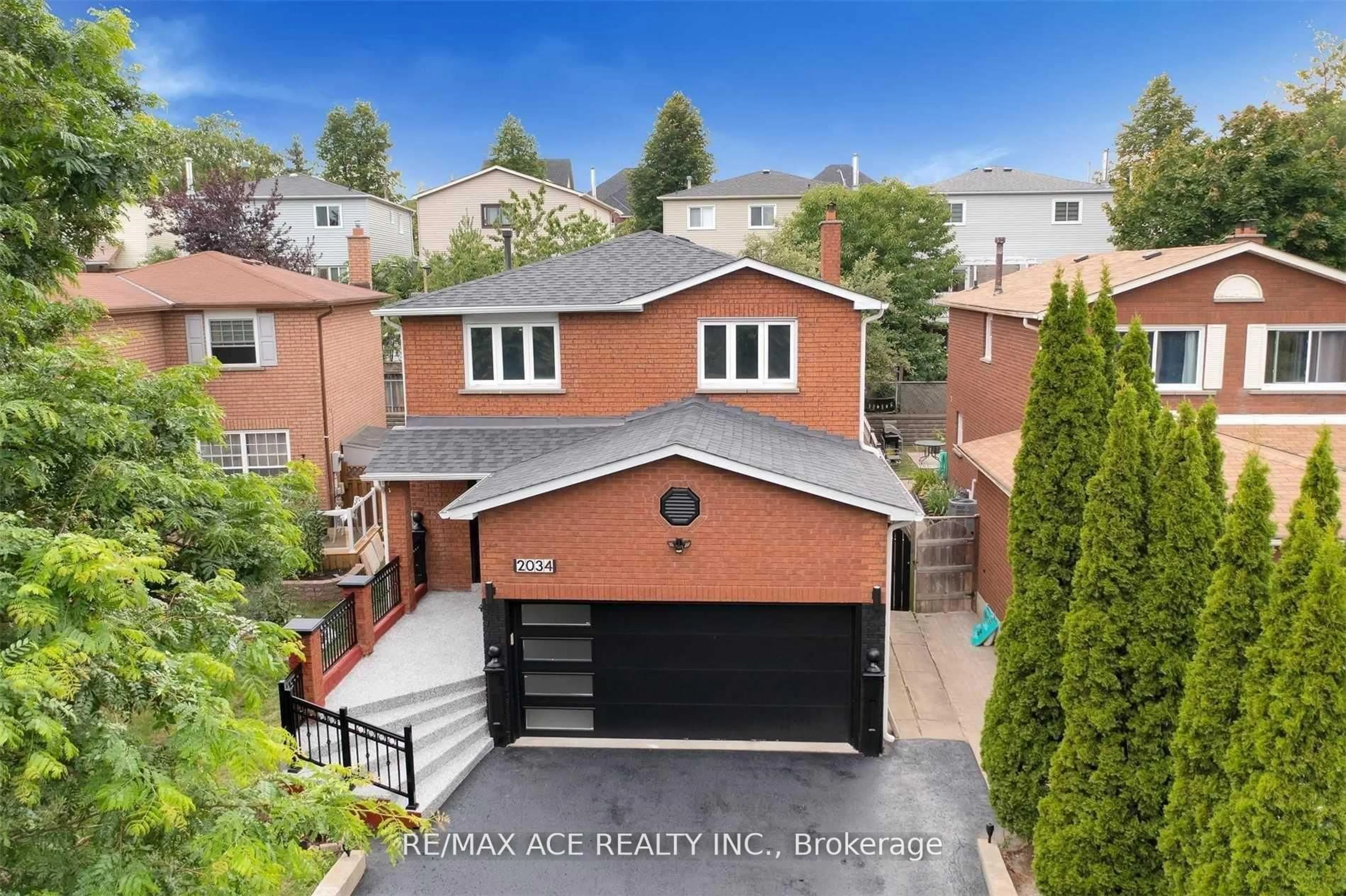 A pic from outside/outdoor area/front of a property/back of a property/a pic from drone, street for 2034 Shay Dr, Pickering Ontario L1X 1X9