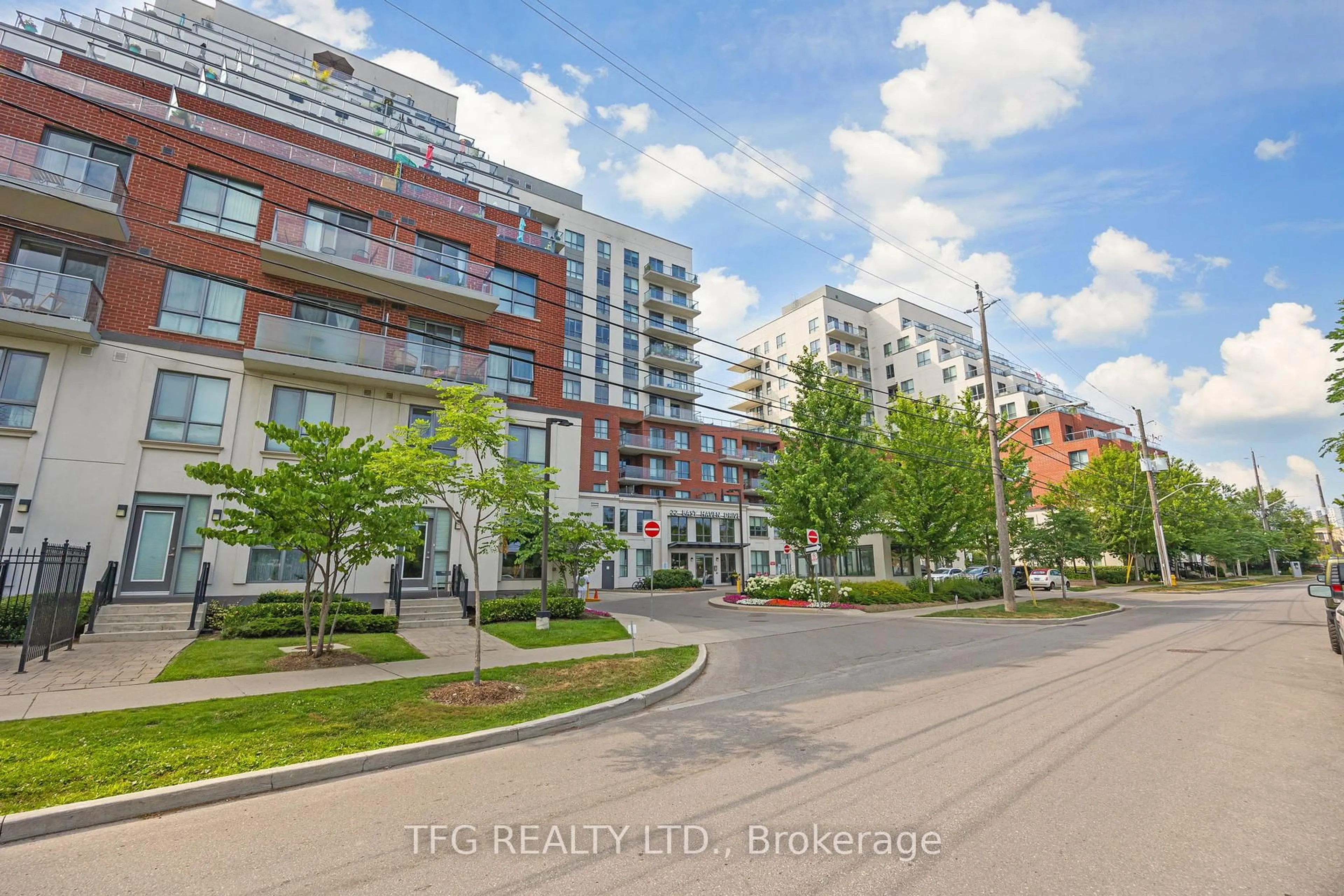 Patio, street for 22 East Haven Dr #827, Toronto Ontario M1N 1L9