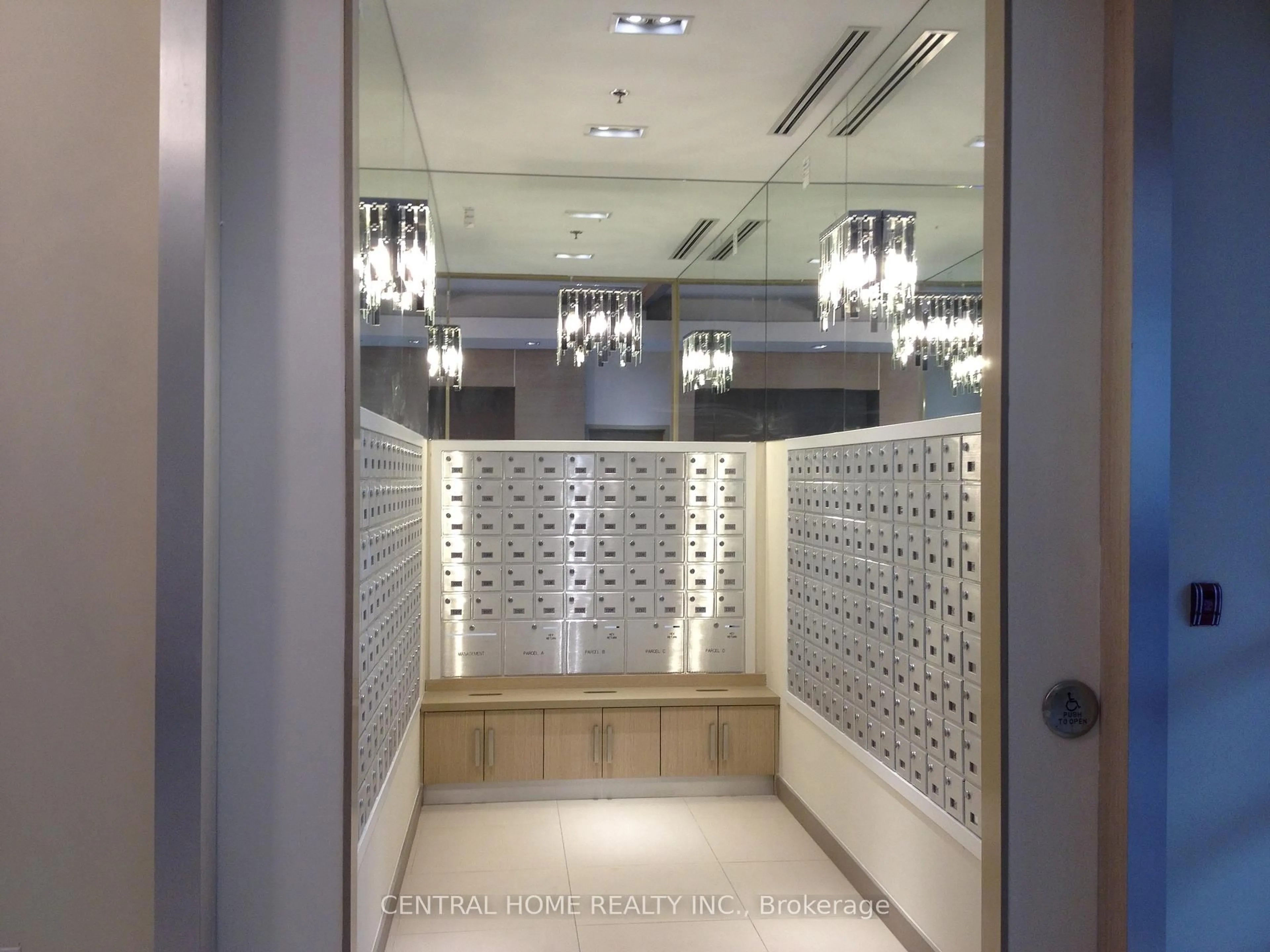 Indoor foyer for 185 Bonis Ave #414, Toronto Ontario M1T 0A4