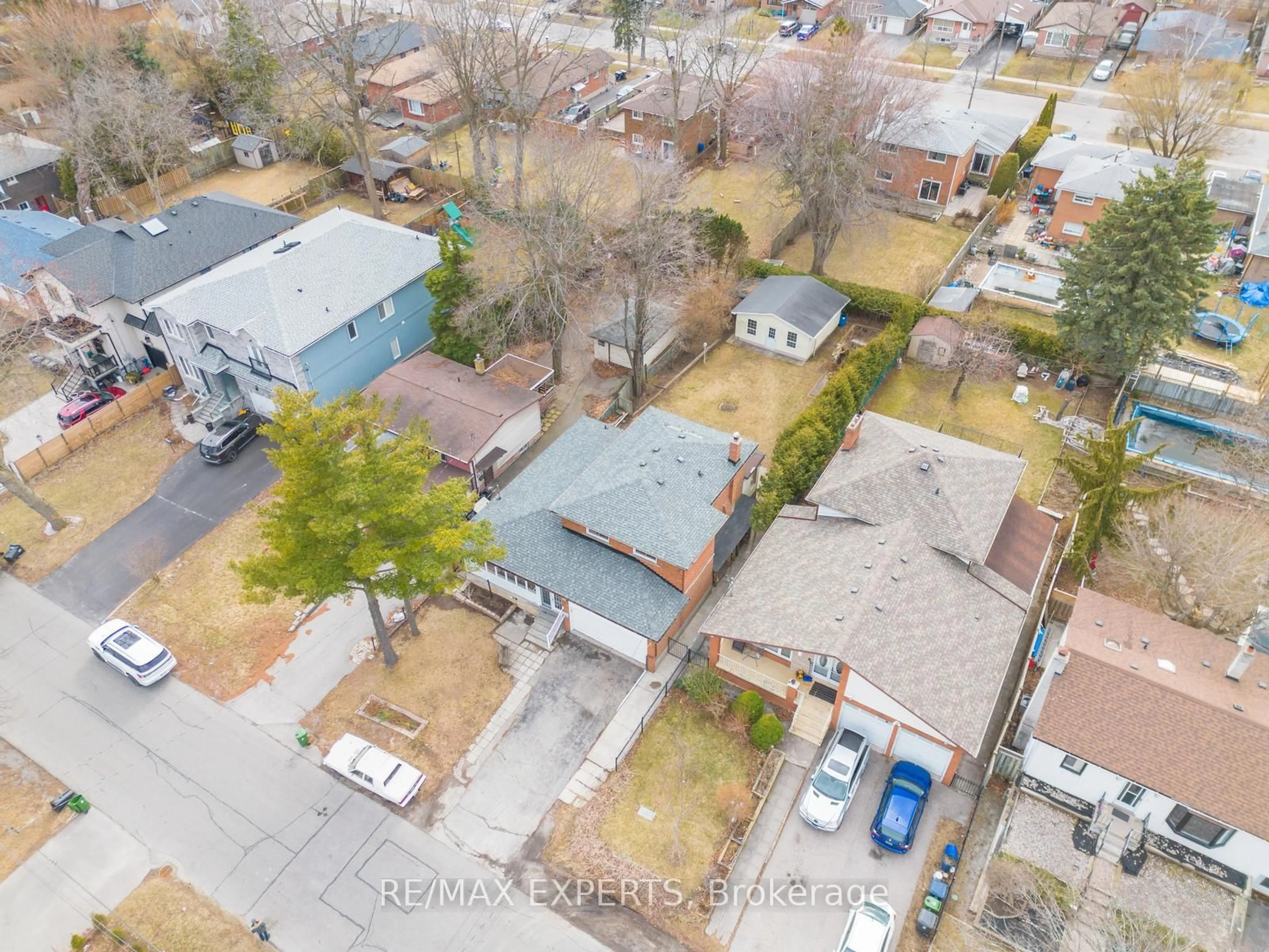 A pic from outside/outdoor area/front of a property/back of a property/a pic from drone, street for 56 Homestead Rd, Toronto Ontario M1E 3R9