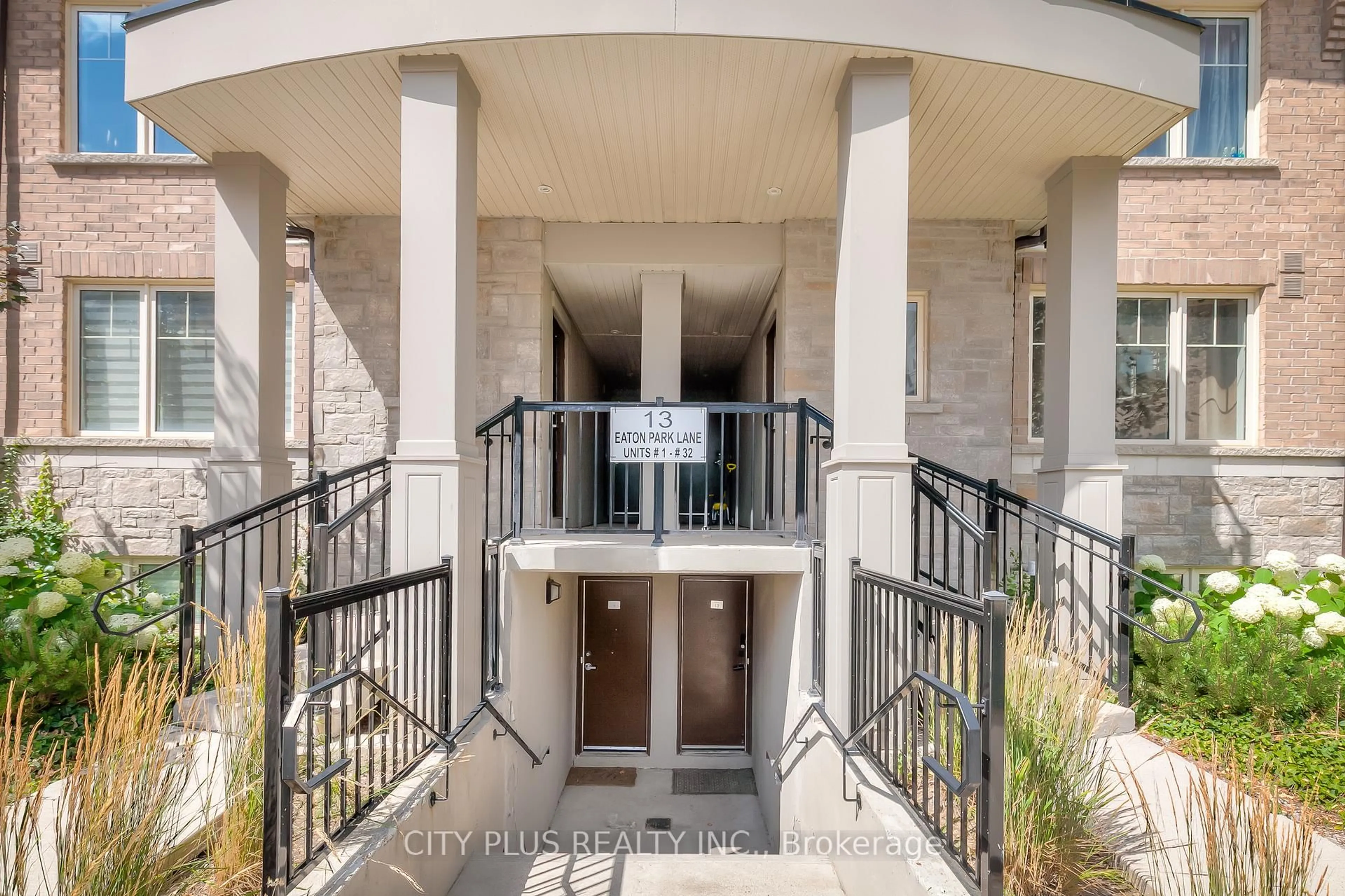 Indoor foyer for 13 Eaton Park Lane #16, Toronto Ontario M1W 0A5