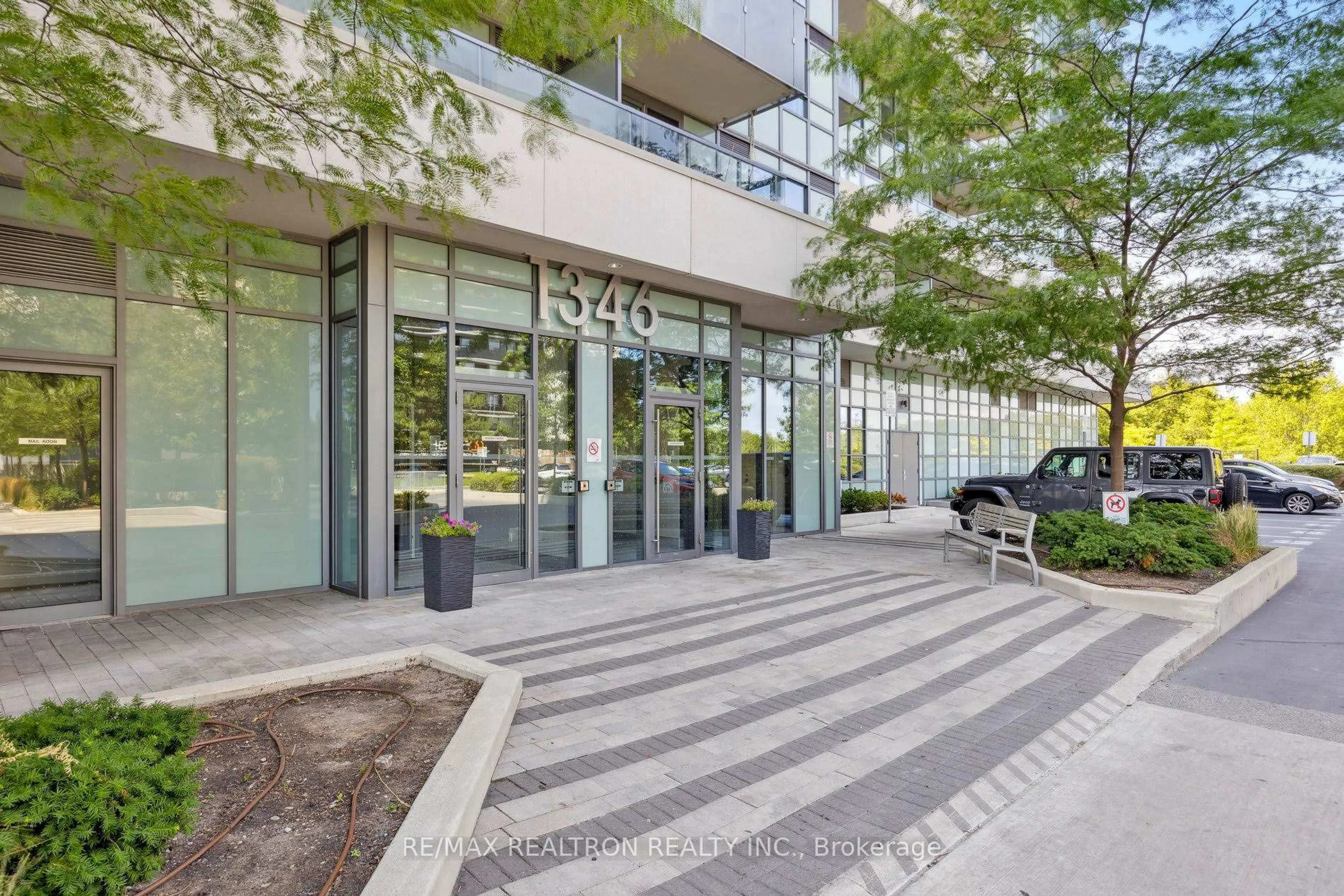 Indoor foyer for 1346 Danforth Rd #1005, Toronto Ontario M1J 0A9