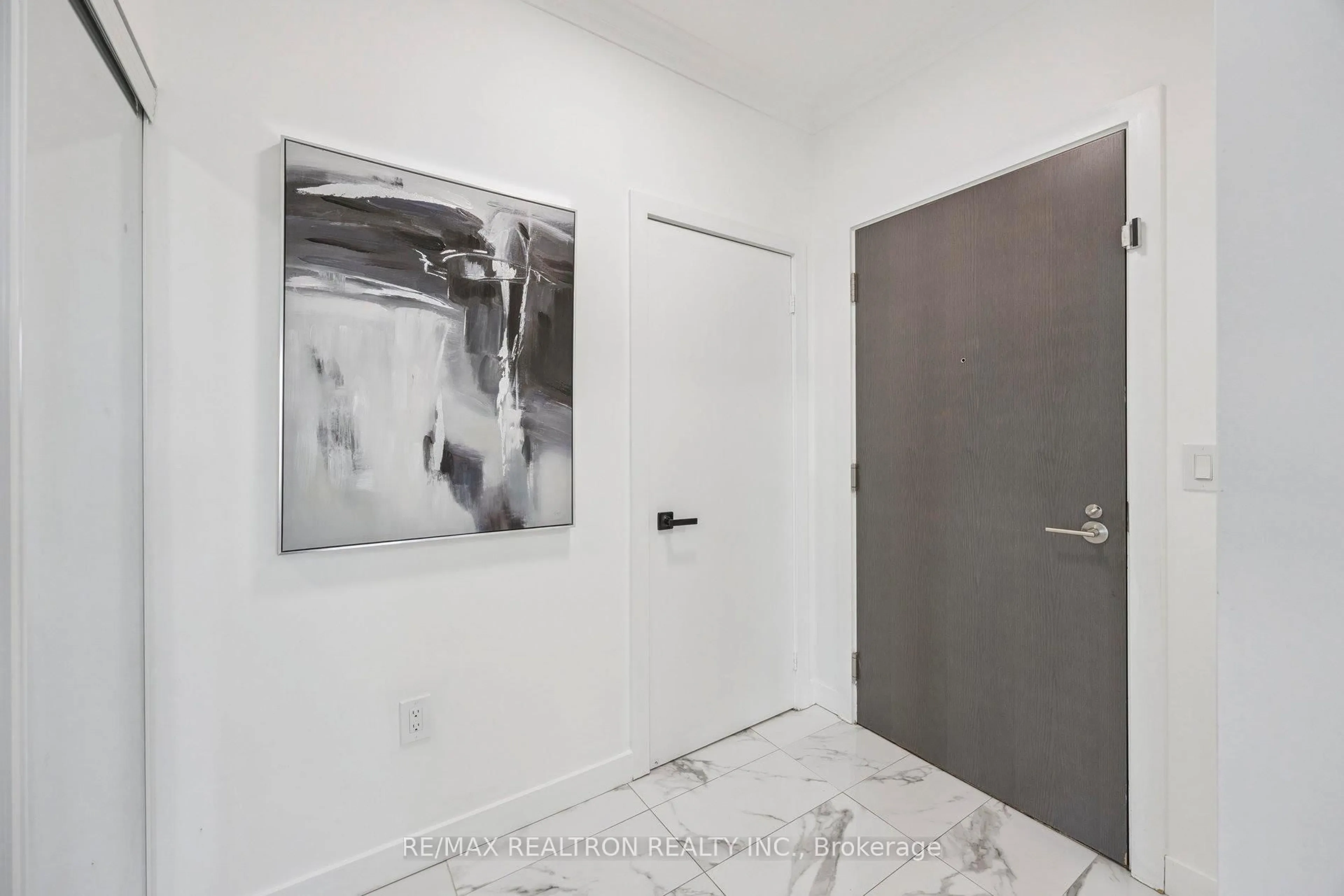 Indoor entryway for 1346 Danforth Rd #1005, Toronto Ontario M1J 0A9