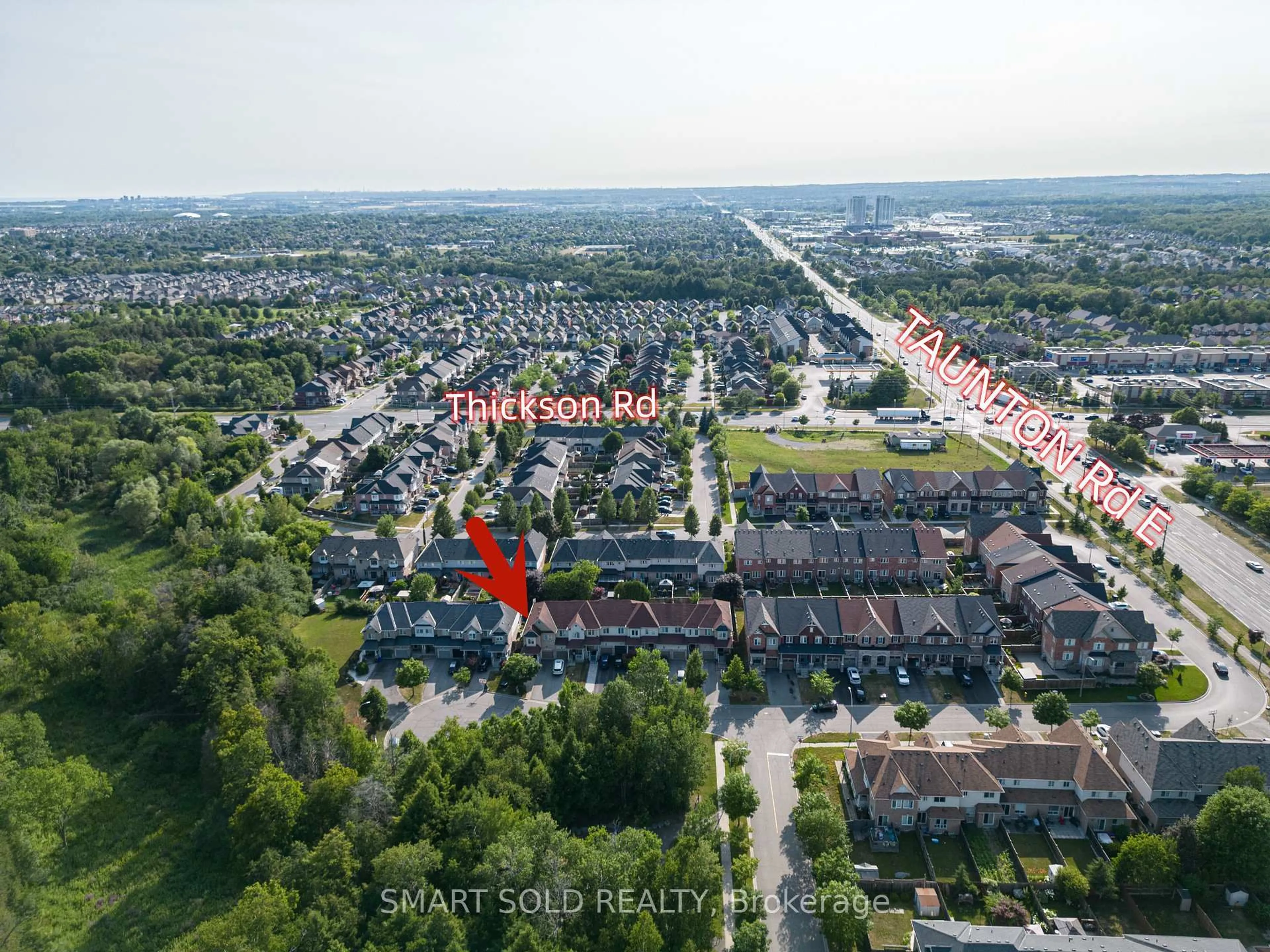 A pic from outside/outdoor area/front of a property/back of a property/a pic from drone, street for 14 Brookstream Crt, Whitby Ontario L1R 0J6