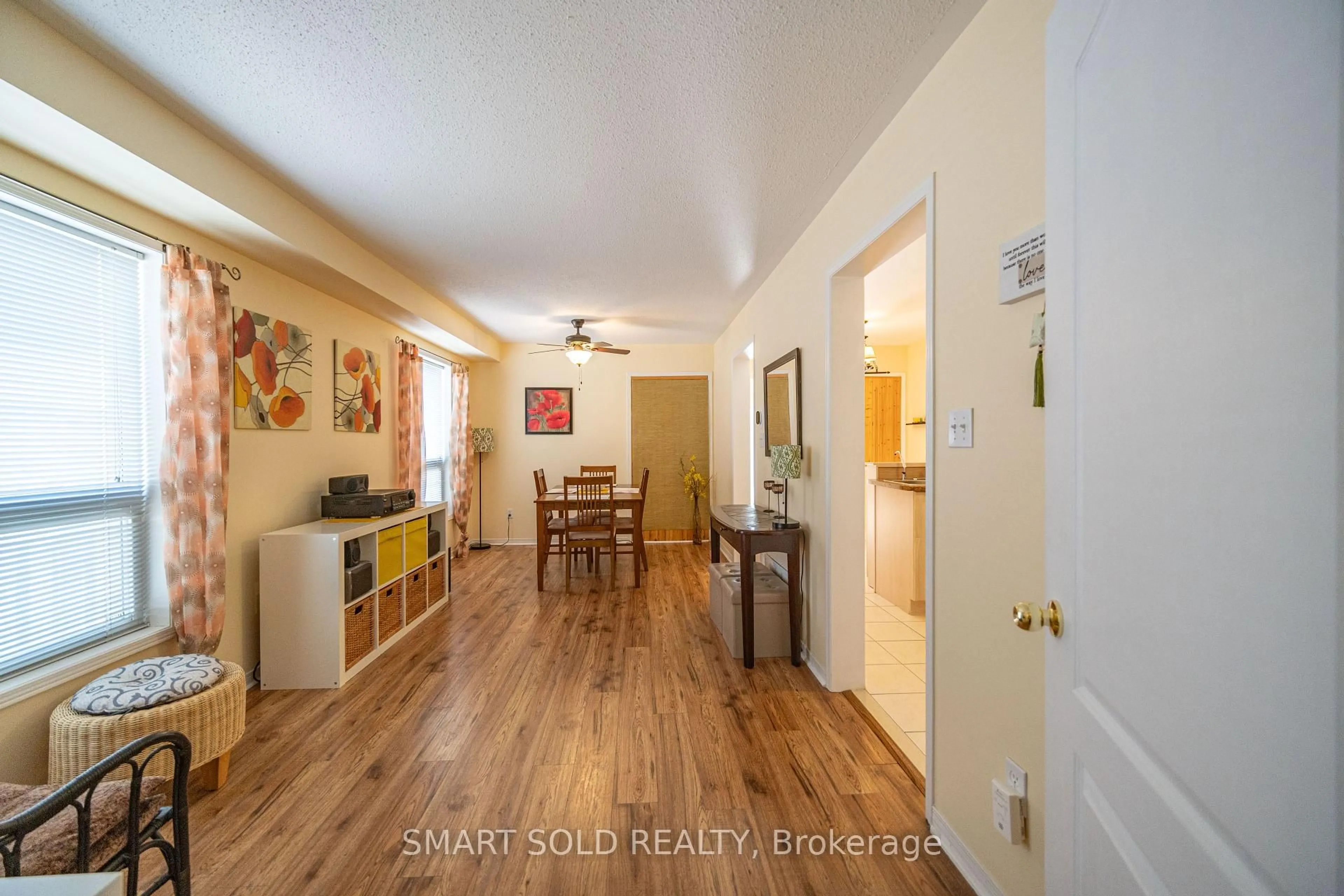 Indoor entryway for 14 Brookstream Crt, Whitby Ontario L1R 0J6