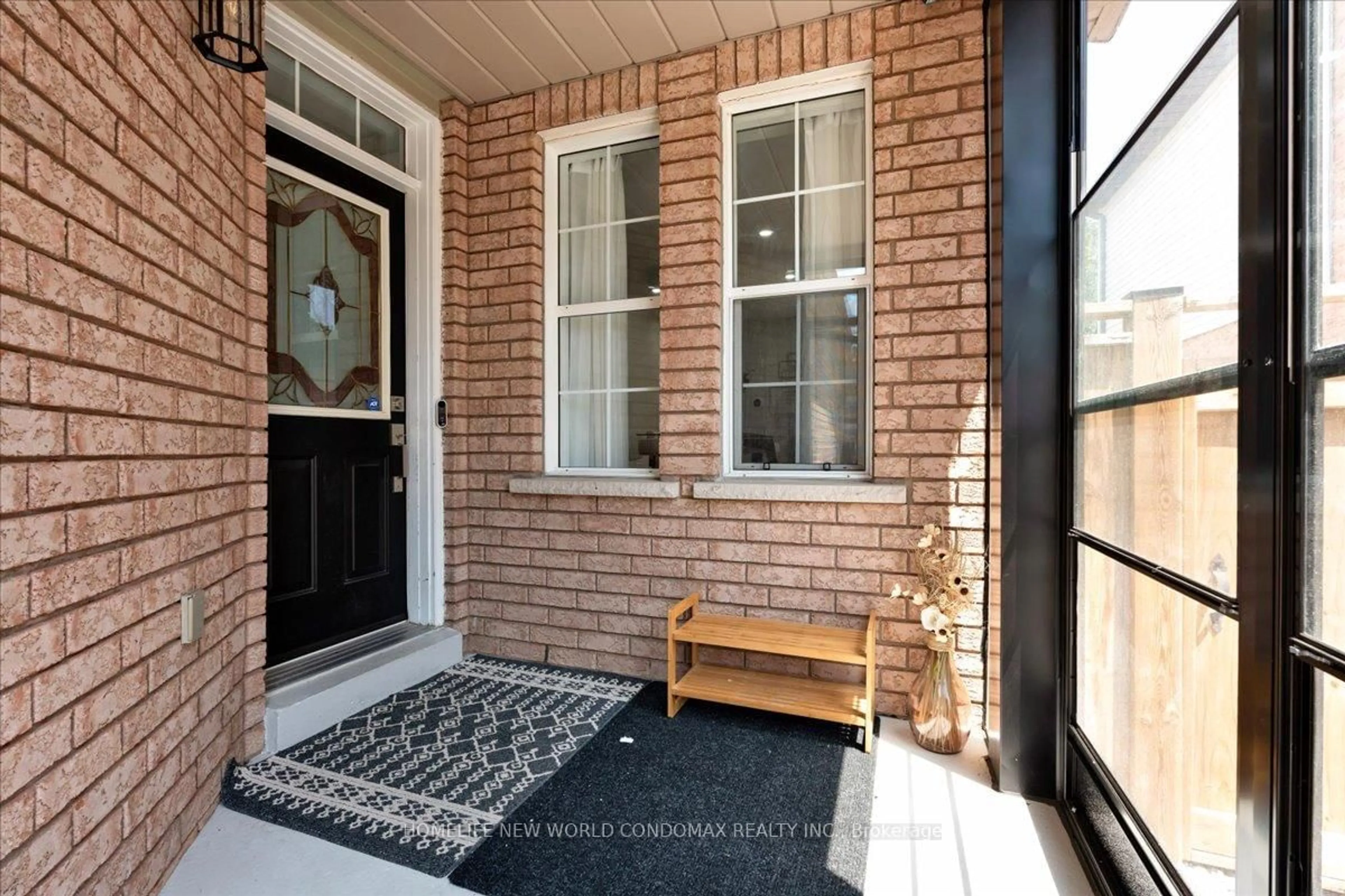 Indoor entryway for 40 Tidewater Cres, Whitby Ontario L1P 1M2
